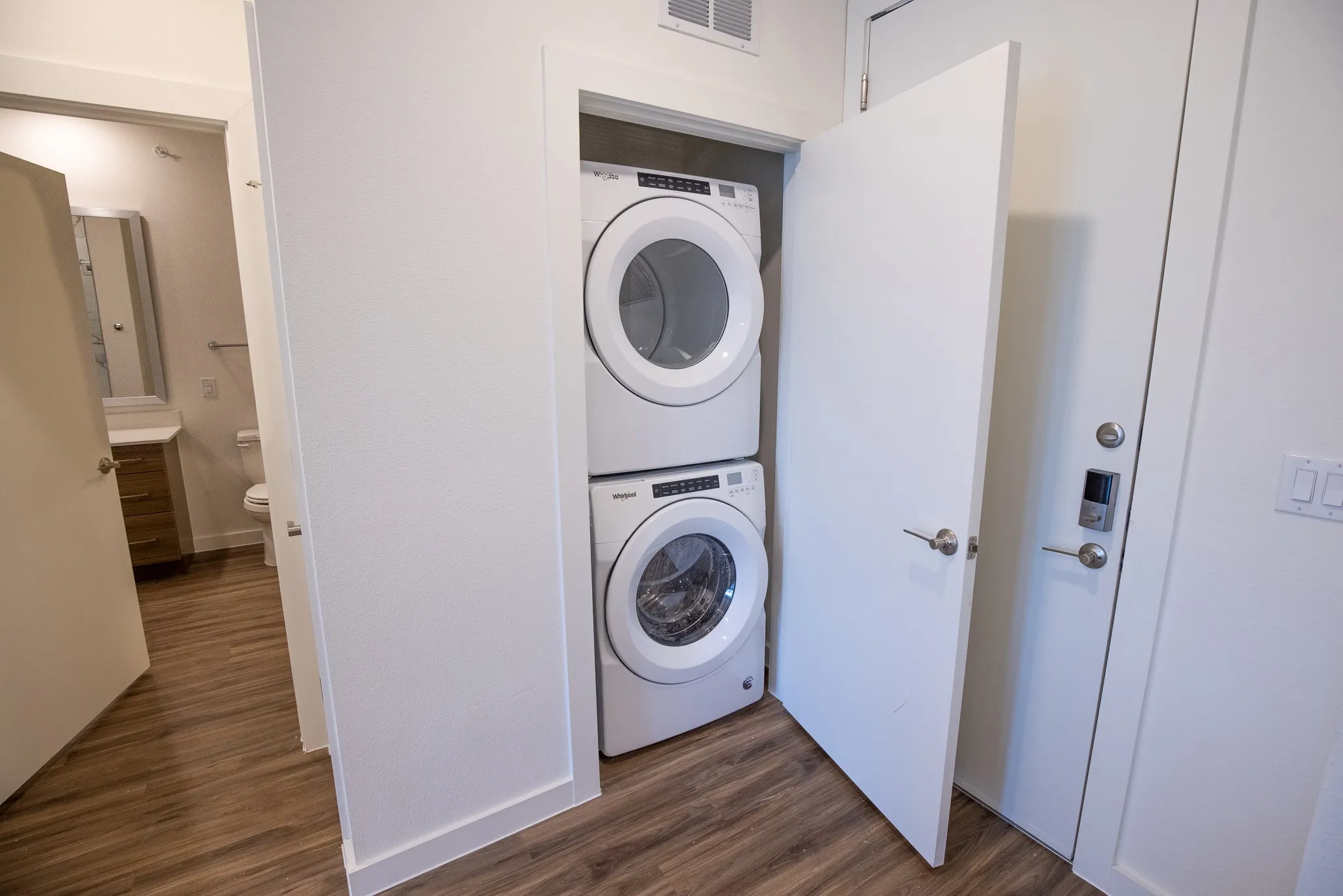 Apartment For Rent in Dallas County , 120 N Madison Avenue 1102, Dallas, Texas 75208, 1 Bedroom, 1 Bathroom, 1 Garage spaces, 578 Sqft, built in 2020, mls#21406055, Real Estate Agent in Dallas, Homes For Rent in Dallas county, Homes For Rent in Dallas, Realtor in Dallas Texas, Real Estate Brokerage Independent Realty Texas, Luminita Cordes Realtor