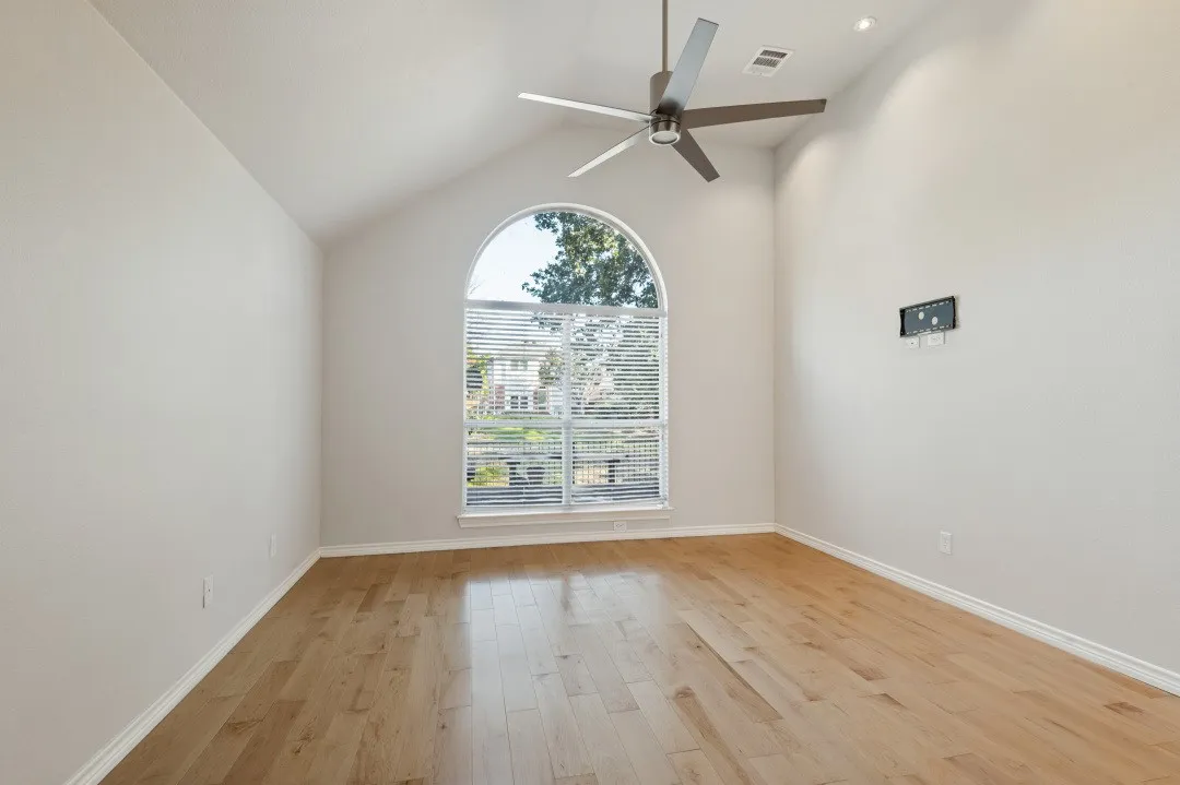 Single Family Residence For Sale in Tarrant County , 2237 Wembley Wood Lane, Bedford, Texas 76022, 3 Bedroom, 2 Bathroom, 2 Garage spaces, 1,381 Sqft, built in 1997, mls#21405698, Real Estate Agent in Bedford, Homes For Sale in Tarrant county, Homes For Sale in Bedford, Realtor in Bedford Texas, Real Estate Brokerage Independent Realty Texas, Luminita Cordes Realtor