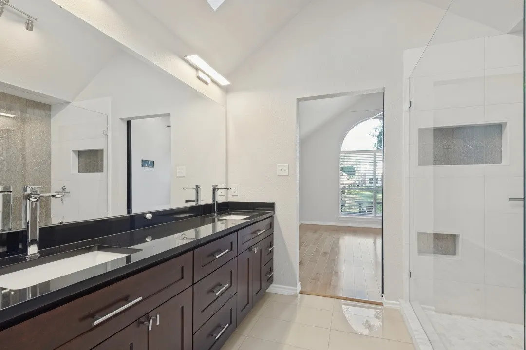 Single Family Residence For Sale in Tarrant County , 2237 Wembley Wood Lane, Bedford, Texas 76022, 3 Bedroom, 2 Bathroom, 2 Garage spaces, 1,381 Sqft, built in 1997, mls#21405698, Real Estate Agent in Bedford, Homes For Sale in Tarrant county, Homes For Sale in Bedford, Realtor in Bedford Texas, Real Estate Brokerage Independent Realty Texas, Luminita Cordes Realtor