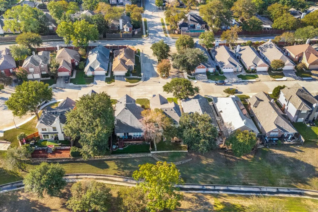 Single Family Residence For Sale in Tarrant County , 2237 Wembley Wood Lane, Bedford, Texas 76022, 3 Bedroom, 2 Bathroom, 2 Garage spaces, 1,381 Sqft, built in 1997, mls#21405698, Real Estate Agent in Bedford, Homes For Sale in Tarrant county, Homes For Sale in Bedford, Realtor in Bedford Texas, Real Estate Brokerage Independent Realty Texas, Luminita Cordes Realtor