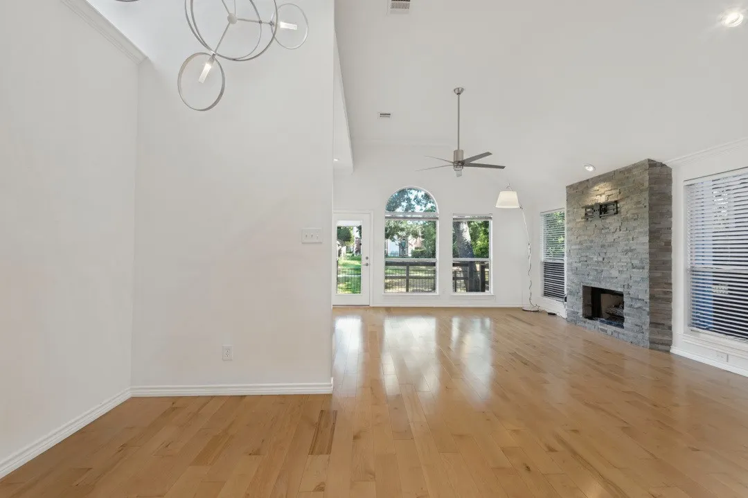 Single Family Residence For Sale in Tarrant County , 2237 Wembley Wood Lane, Bedford, Texas 76022, 3 Bedroom, 2 Bathroom, 2 Garage spaces, 1,381 Sqft, built in 1997, mls#21405698, Real Estate Agent in Bedford, Homes For Sale in Tarrant county, Homes For Sale in Bedford, Realtor in Bedford Texas, Real Estate Brokerage Independent Realty Texas, Luminita Cordes Realtor