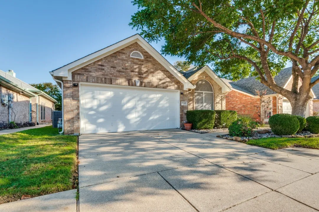 Single Family Residence For Sale in Tarrant County , 2237 Wembley Wood Lane, Bedford, Texas 76022, 3 Bedroom, 2 Bathroom, 2 Garage spaces, 1,381 Sqft, built in 1997, mls#21405698, Real Estate Agent in Bedford, Homes For Sale in Tarrant county, Homes For Sale in Bedford, Realtor in Bedford Texas, Real Estate Brokerage Independent Realty Texas, Luminita Cordes Realtor