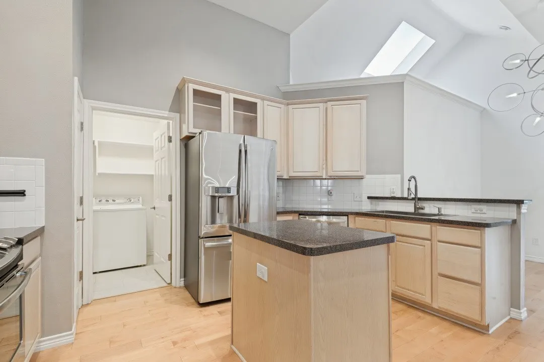 Single Family Residence For Sale in Tarrant County , 2237 Wembley Wood Lane, Bedford, Texas 76022, 3 Bedroom, 2 Bathroom, 2 Garage spaces, 1,381 Sqft, built in 1997, mls#21405698, Real Estate Agent in Bedford, Homes For Sale in Tarrant county, Homes For Sale in Bedford, Realtor in Bedford Texas, Real Estate Brokerage Independent Realty Texas, Luminita Cordes Realtor