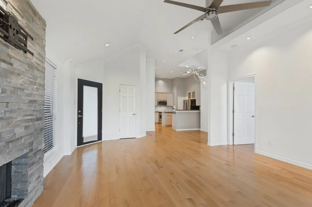 Single Family Residence For Sale in Tarrant County , 2237 Wembley Wood Lane, Bedford, Texas 76022, 3 Bedroom, 2 Bathroom, 2 Garage spaces, 1,381 Sqft, built in 1997, mls#21405698, Real Estate Agent in Bedford, Homes For Sale in Tarrant county, Homes For Sale in Bedford, Realtor in Bedford Texas, Real Estate Brokerage Independent Realty Texas, Luminita Cordes Realtor