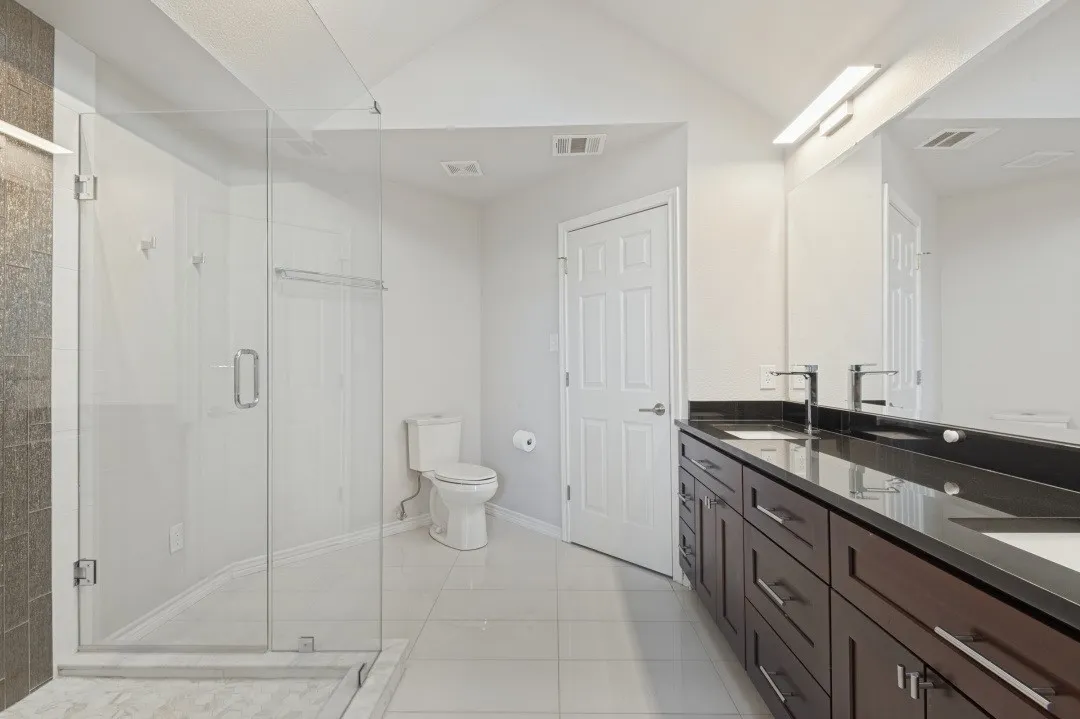 Single Family Residence For Sale in Tarrant County , 2237 Wembley Wood Lane, Bedford, Texas 76022, 3 Bedroom, 2 Bathroom, 2 Garage spaces, 1,381 Sqft, built in 1997, mls#21405698, Real Estate Agent in Bedford, Homes For Sale in Tarrant county, Homes For Sale in Bedford, Realtor in Bedford Texas, Real Estate Brokerage Independent Realty Texas, Luminita Cordes Realtor