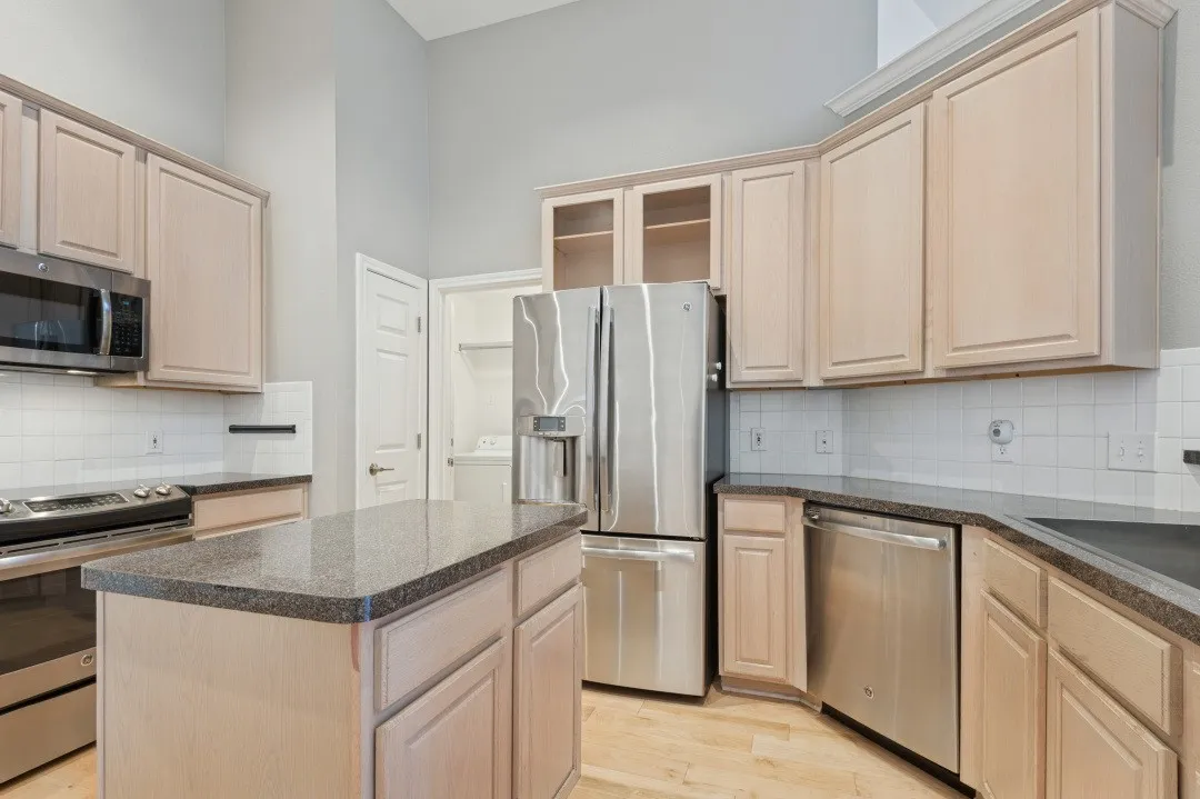 Single Family Residence For Sale in Tarrant County , 2237 Wembley Wood Lane, Bedford, Texas 76022, 3 Bedroom, 2 Bathroom, 2 Garage spaces, 1,381 Sqft, built in 1997, mls#21405698, Real Estate Agent in Bedford, Homes For Sale in Tarrant county, Homes For Sale in Bedford, Realtor in Bedford Texas, Real Estate Brokerage Independent Realty Texas, Luminita Cordes Realtor