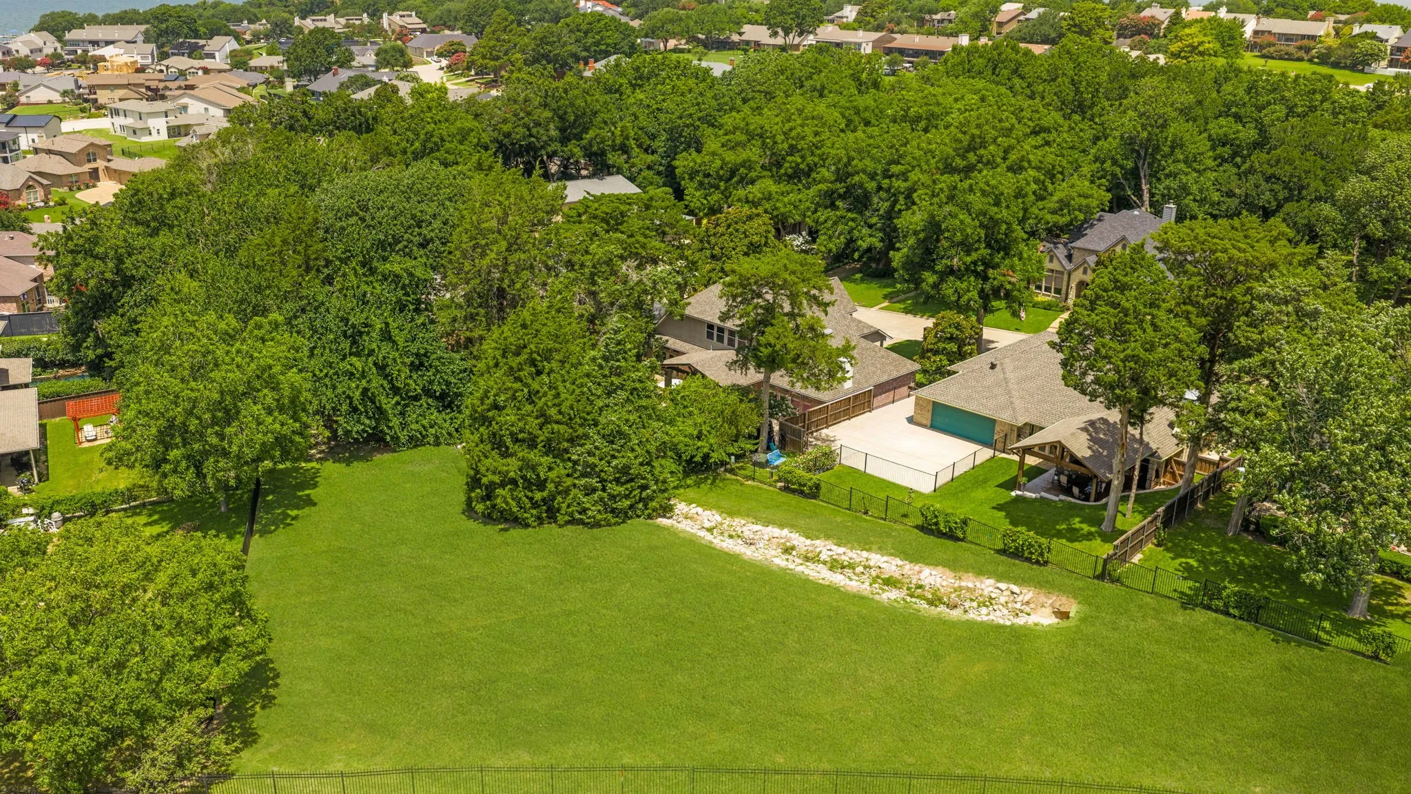 Single Family Residence For Rent in Rockwall County , 6107 Volunteer Place, Rockwall, Texas 75032, 4 Bedroom, 3 Bathroom, 3 Garage spaces, 3,096 Sqft, built in 1995, mls#21405910, Real Estate Agent in Rockwall, Homes For Rent in Rockwall county, Homes For Rent in Rockwall, Realtor in Rockwall Texas, Real Estate Brokerage Independent Realty Texas, Luminita Cordes Realtor
