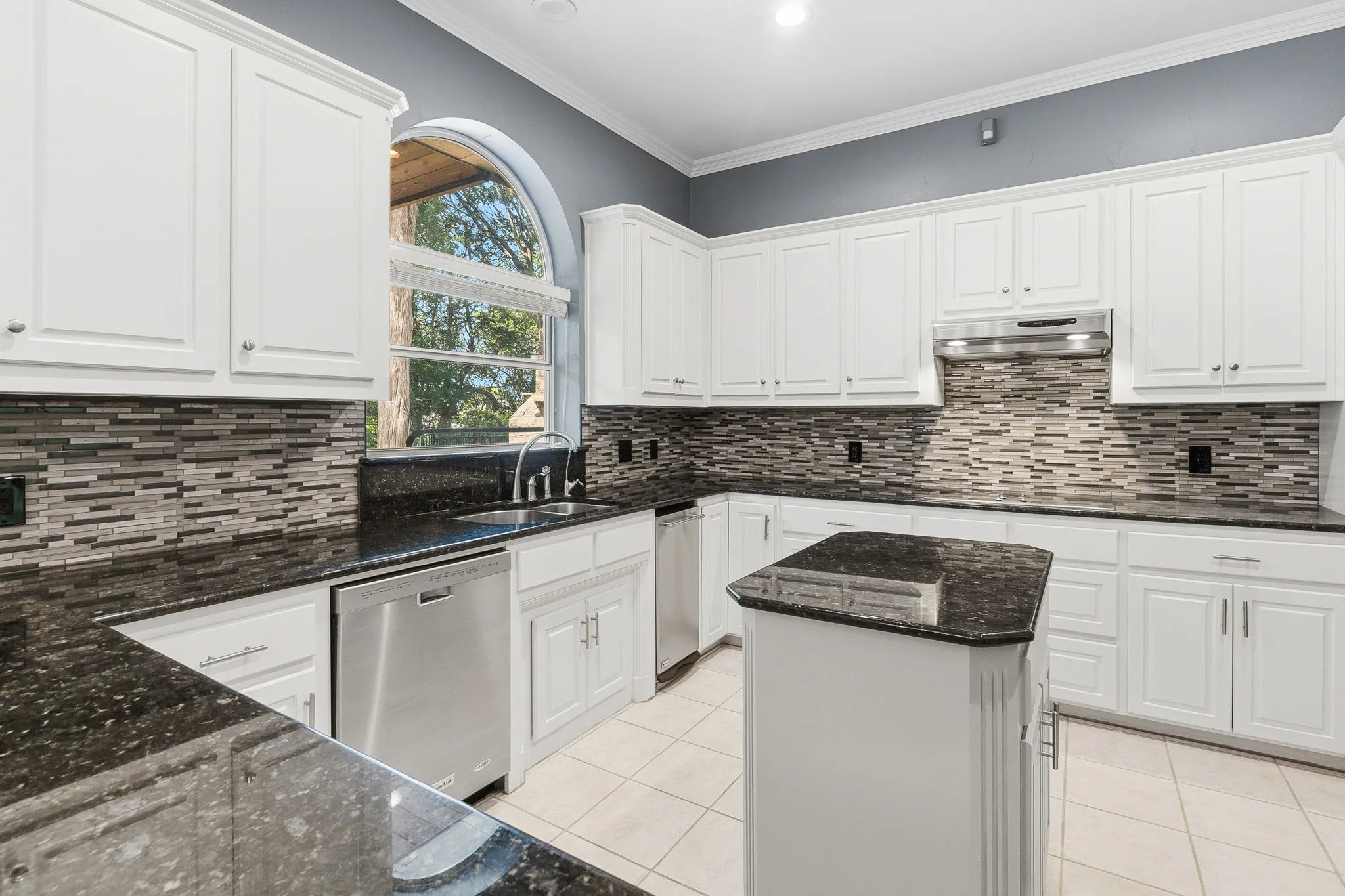 Single Family Residence For Rent in Rockwall County , 6107 Volunteer Place, Rockwall, Texas 75032, 4 Bedroom, 3 Bathroom, 3 Garage spaces, 3,096 Sqft, built in 1995, mls#21405910, Real Estate Agent in Rockwall, Homes For Rent in Rockwall county, Homes For Rent in Rockwall, Realtor in Rockwall Texas, Real Estate Brokerage Independent Realty Texas, Luminita Cordes Realtor