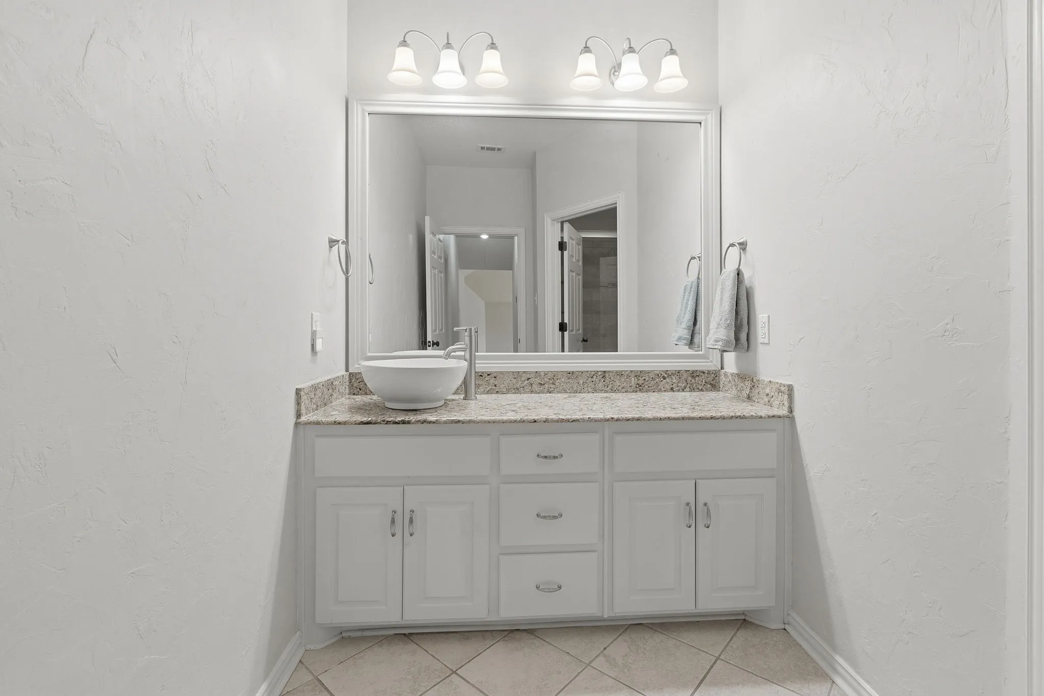 Single Family Residence For Rent in Rockwall County , 6107 Volunteer Place, Rockwall, Texas 75032, 4 Bedroom, 3 Bathroom, 3 Garage spaces, 3,096 Sqft, built in 1995, mls#21405910, Real Estate Agent in Rockwall, Homes For Rent in Rockwall county, Homes For Rent in Rockwall, Realtor in Rockwall Texas, Real Estate Brokerage Independent Realty Texas, Luminita Cordes Realtor