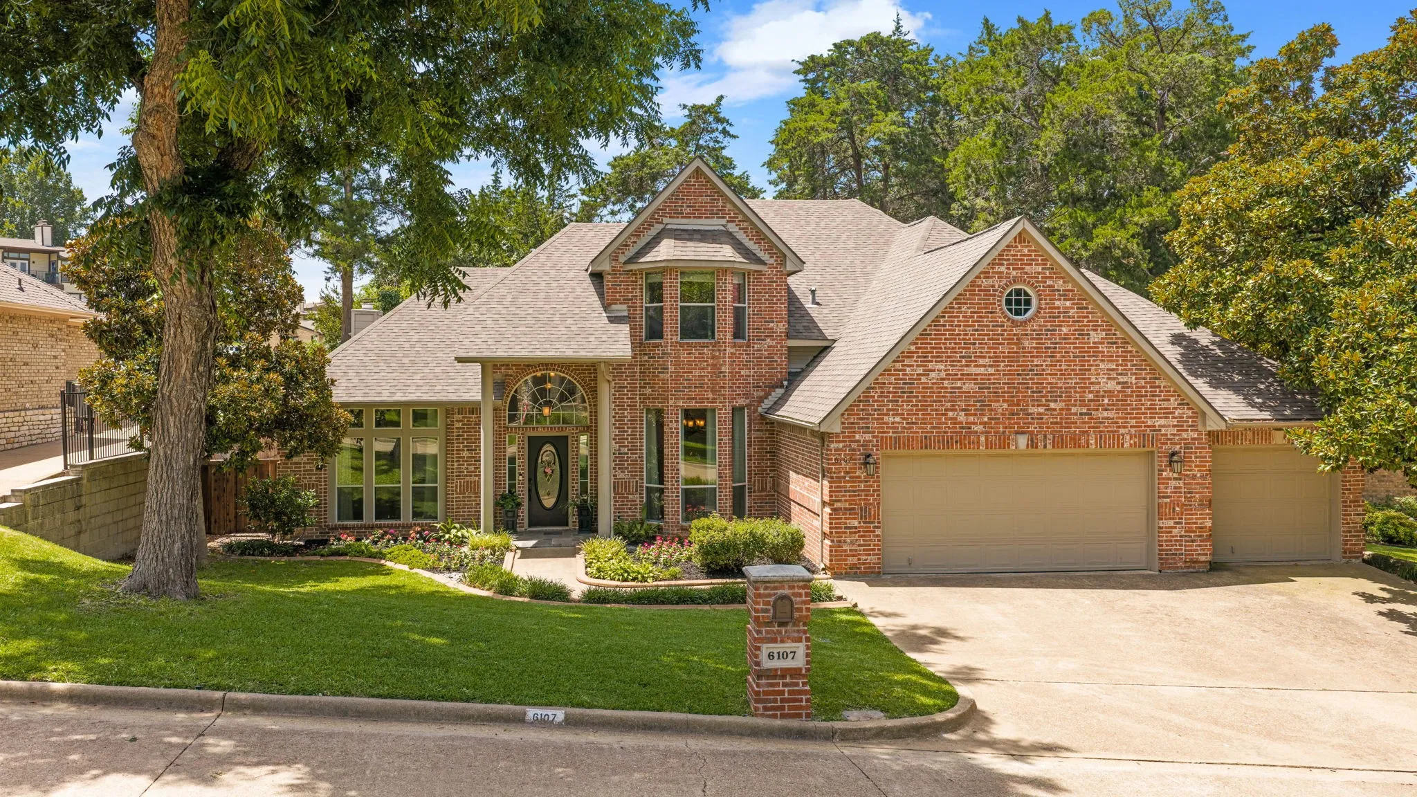 Single Family Residence For Rent in Rockwall County , 6107 Volunteer Place, Rockwall, Texas 75032, 4 Bedroom, 3 Bathroom, 3 Garage spaces, 3,096 Sqft, built in 1995, mls#21405910, Real Estate Agent in Rockwall, Homes For Rent in Rockwall county, Homes For Rent in Rockwall, Realtor in Rockwall Texas, Real Estate Brokerage Independent Realty Texas, Luminita Cordes Realtor
