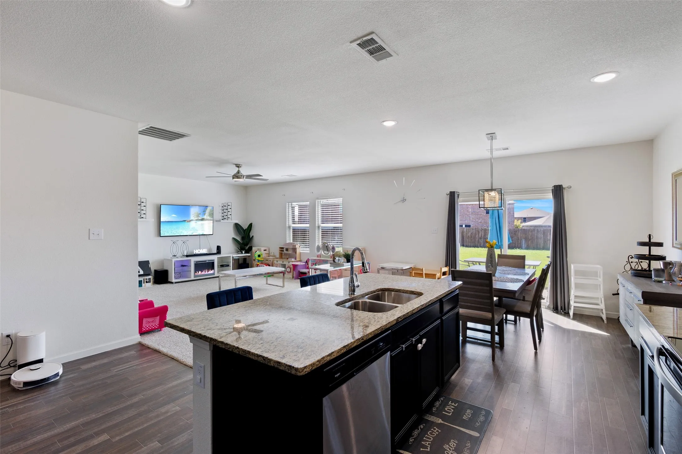 Single Family Residence For Sale in Ellis County , 420 Gypsum Lane, Glenn Heights, Texas 75154, 4 Bedroom, 3 Bathroom, 2 Garage spaces, 2,401 Sqft, built in 2019, mls#21405830, Real Estate Agent in Glenn Heights, Homes For Sale in Ellis county, Homes For Sale in Glenn Heights, Realtor in Glenn Heights Texas, Real Estate Brokerage Independent Realty Texas, Luminita Cordes Realtor