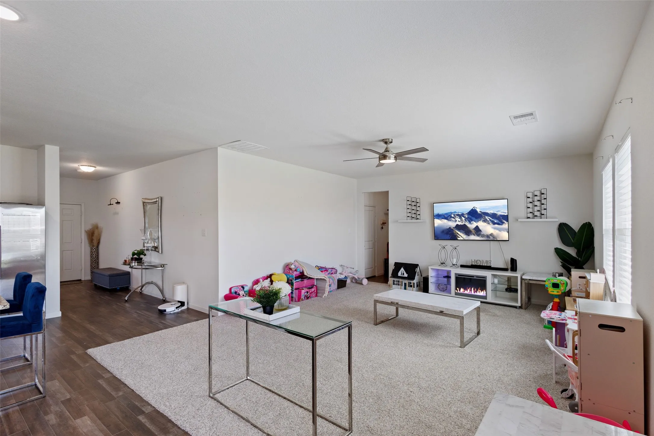 Single Family Residence For Sale in Ellis County , 420 Gypsum Lane, Glenn Heights, Texas 75154, 4 Bedroom, 3 Bathroom, 2 Garage spaces, 2,401 Sqft, built in 2019, mls#21405830, Real Estate Agent in Glenn Heights, Homes For Sale in Ellis county, Homes For Sale in Glenn Heights, Realtor in Glenn Heights Texas, Real Estate Brokerage Independent Realty Texas, Luminita Cordes Realtor
