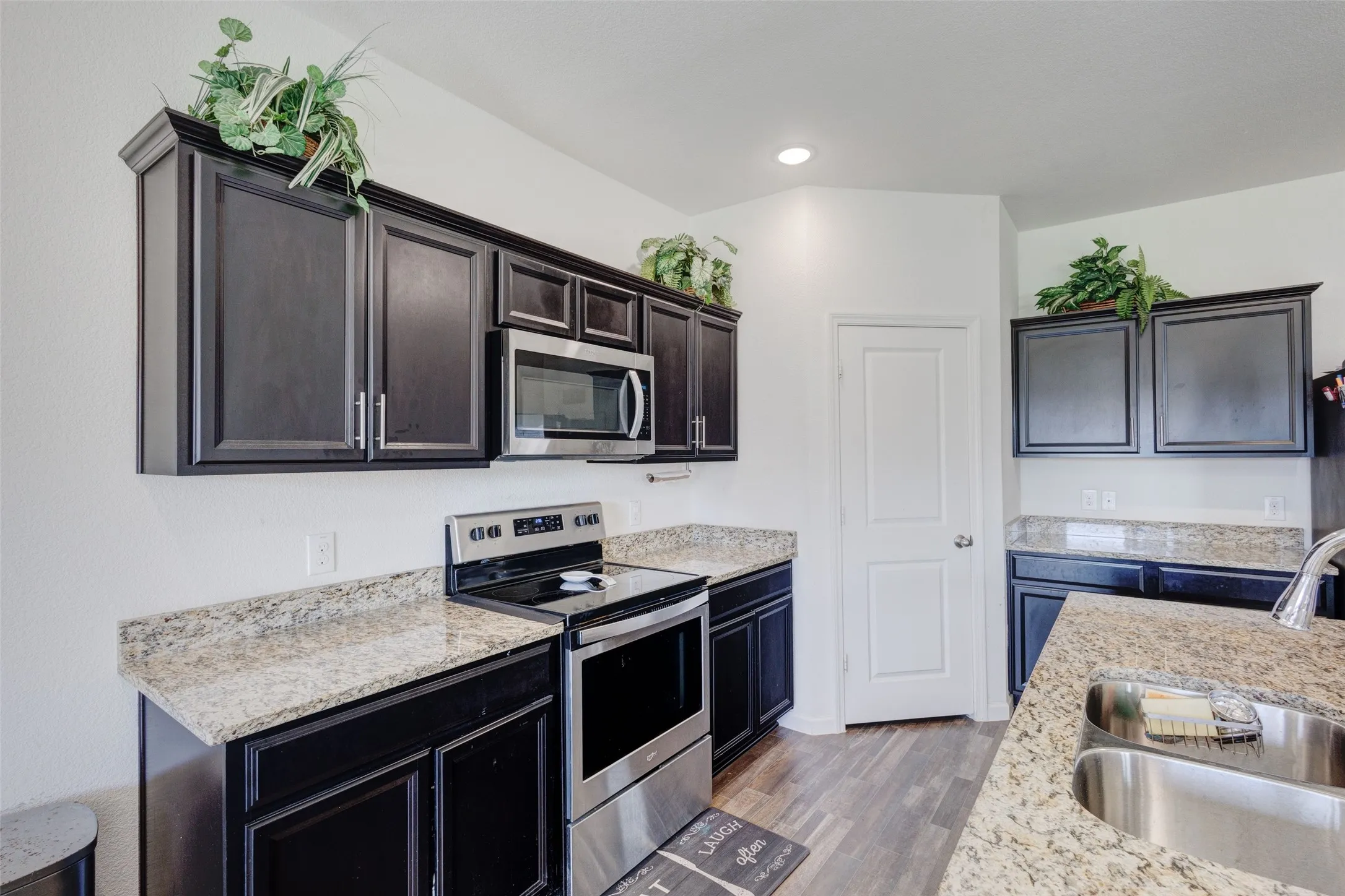 Single Family Residence For Sale in Ellis County , 420 Gypsum Lane, Glenn Heights, Texas 75154, 4 Bedroom, 3 Bathroom, 2 Garage spaces, 2,401 Sqft, built in 2019, mls#21405830, Real Estate Agent in Glenn Heights, Homes For Sale in Ellis county, Homes For Sale in Glenn Heights, Realtor in Glenn Heights Texas, Real Estate Brokerage Independent Realty Texas, Luminita Cordes Realtor
