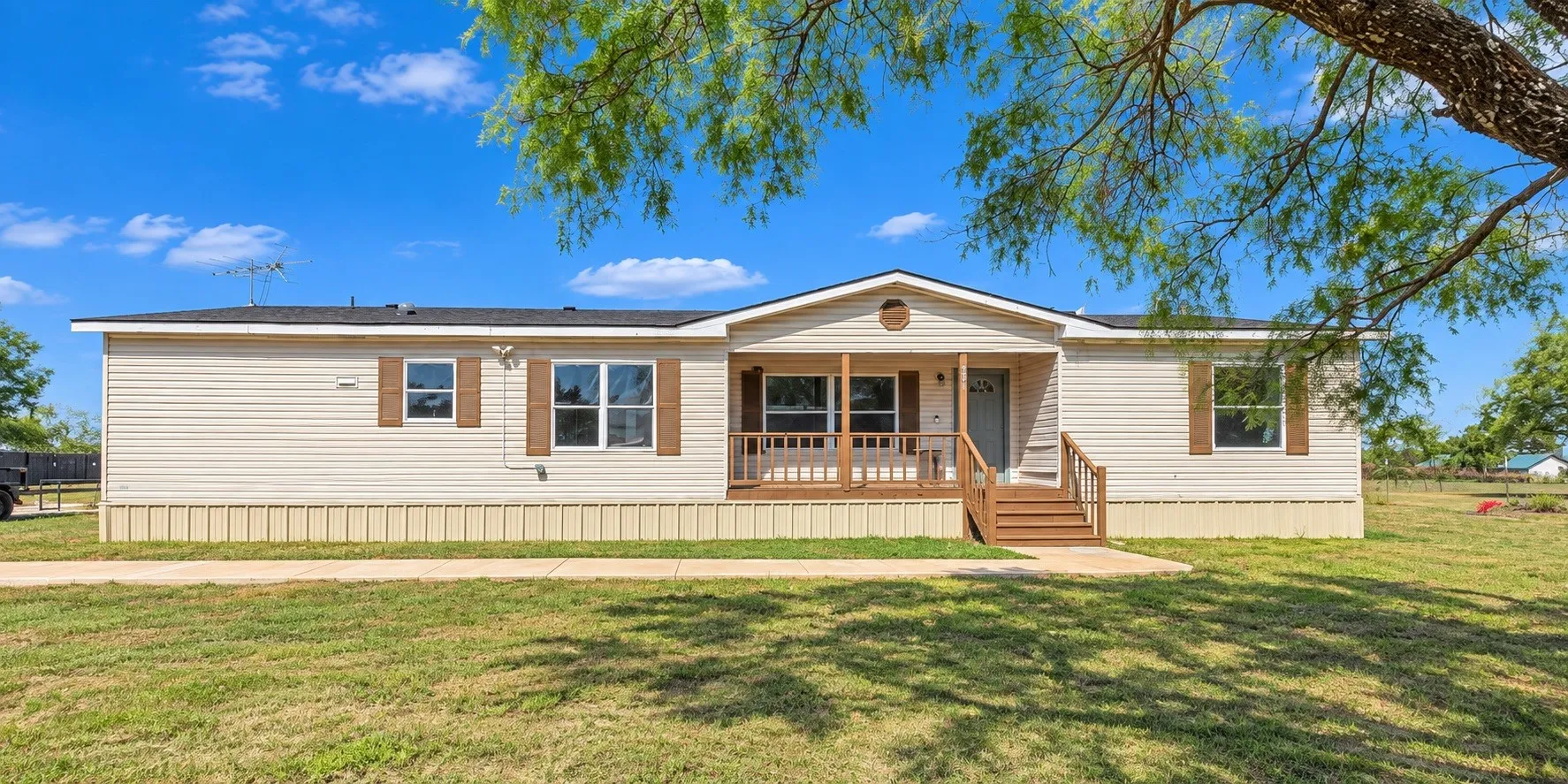 Mobile Home For Sale in Hill County , 331 Hcr 2207, Aquilla, Texas 76622, 3 Bedroom, 2 Bathroom, Garage spaces, 2,112 Sqft, built in 1999, mls#21404802, Real Estate Agent in Aquilla, Homes For Sale in Hill county, Homes For Sale in Aquilla, Realtor in Aquilla Texas, Real Estate Brokerage Independent Realty Texas, Luminita Cordes Realtor