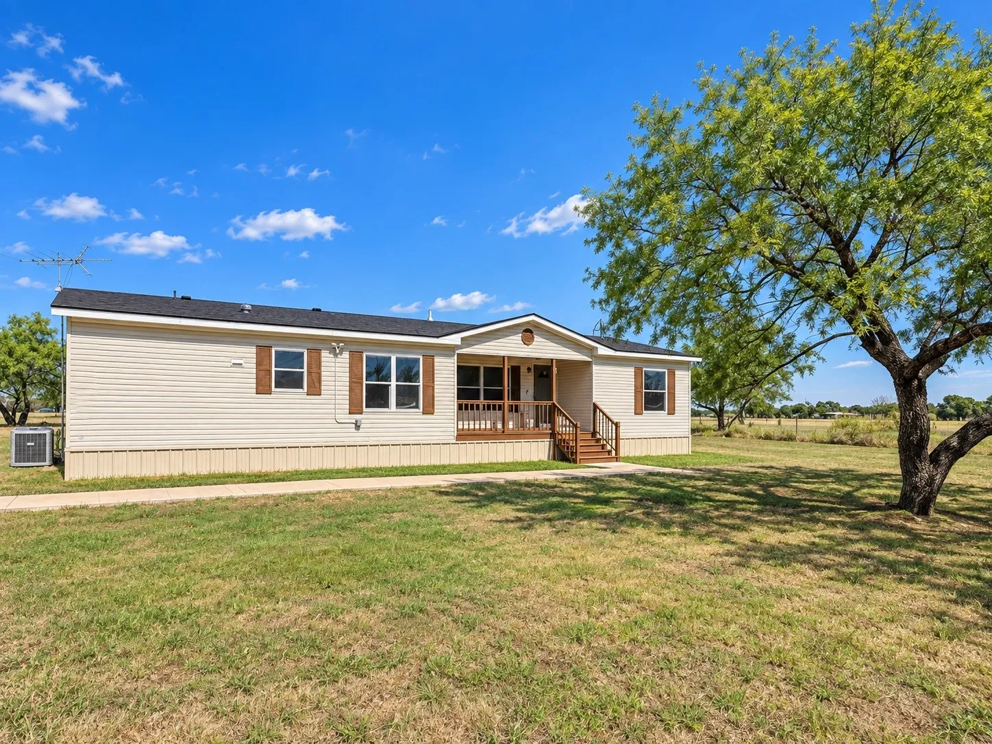 Mobile Home For Sale in Hill County , 331 Hcr 2207, Aquilla, Texas 76622, 3 Bedroom, 2 Bathroom, Garage spaces, 2,112 Sqft, built in 1999, mls#21404802, Real Estate Agent in Aquilla, Homes For Sale in Hill county, Homes For Sale in Aquilla, Realtor in Aquilla Texas, Real Estate Brokerage Independent Realty Texas, Luminita Cordes Realtor