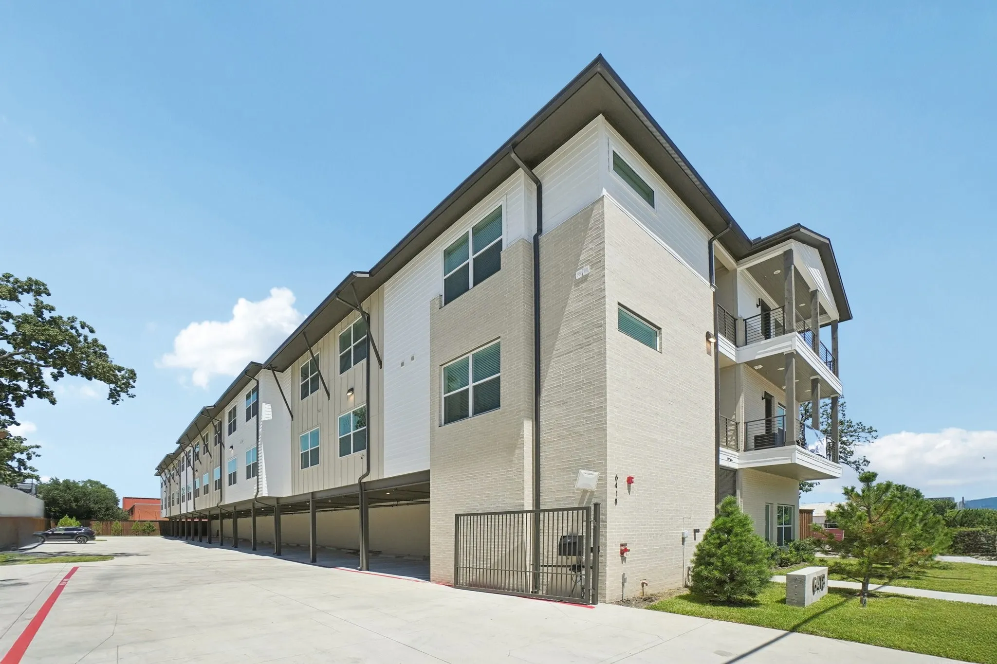 Apartment For Rent in Dallas County , 6418 Maple Avenue 308, Dallas, Texas 75235, 1 Bedroom, 1 Bathroom, Garage spaces, 641 Sqft, built in 2023, mls#21406073, Real Estate Agent in Dallas, Homes For Rent in Dallas county, Homes For Rent in Dallas, Realtor in Dallas Texas, Real Estate Brokerage Independent Realty Texas, Luminita Cordes Realtor