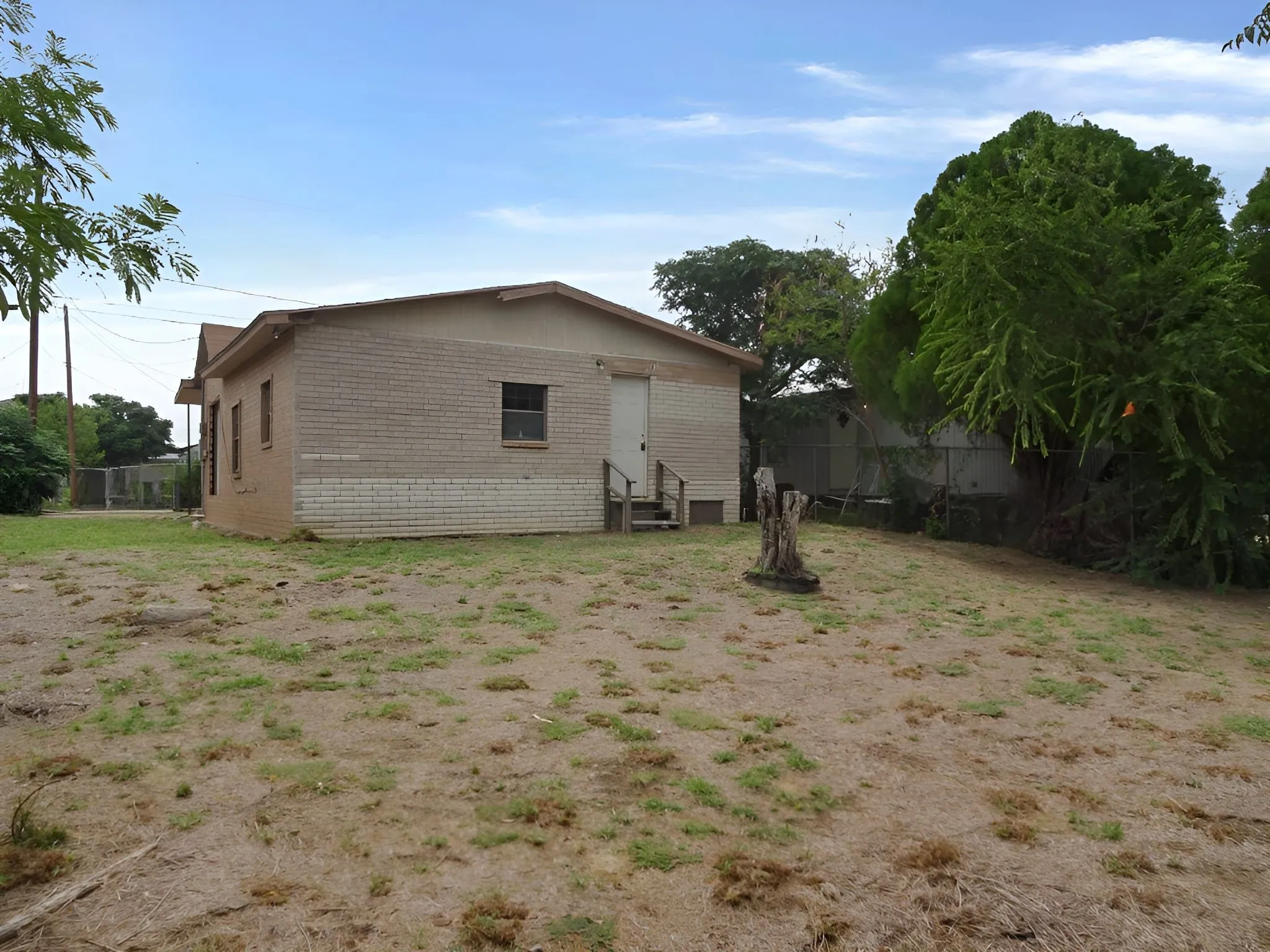 Single Family Residence For Sale in Webb County , 4518 Rodeo Lane, Laredo, Texas 78046, 3 Bedroom, 1 Bathroom, Garage spaces, 1,048 Sqft, built in 1993, mls#21406061, Real Estate Agent in Laredo, Homes For Sale in Webb county, Homes For Sale in Laredo, Realtor in Laredo Texas, Real Estate Brokerage Independent Realty Texas, Luminita Cordes Realtor