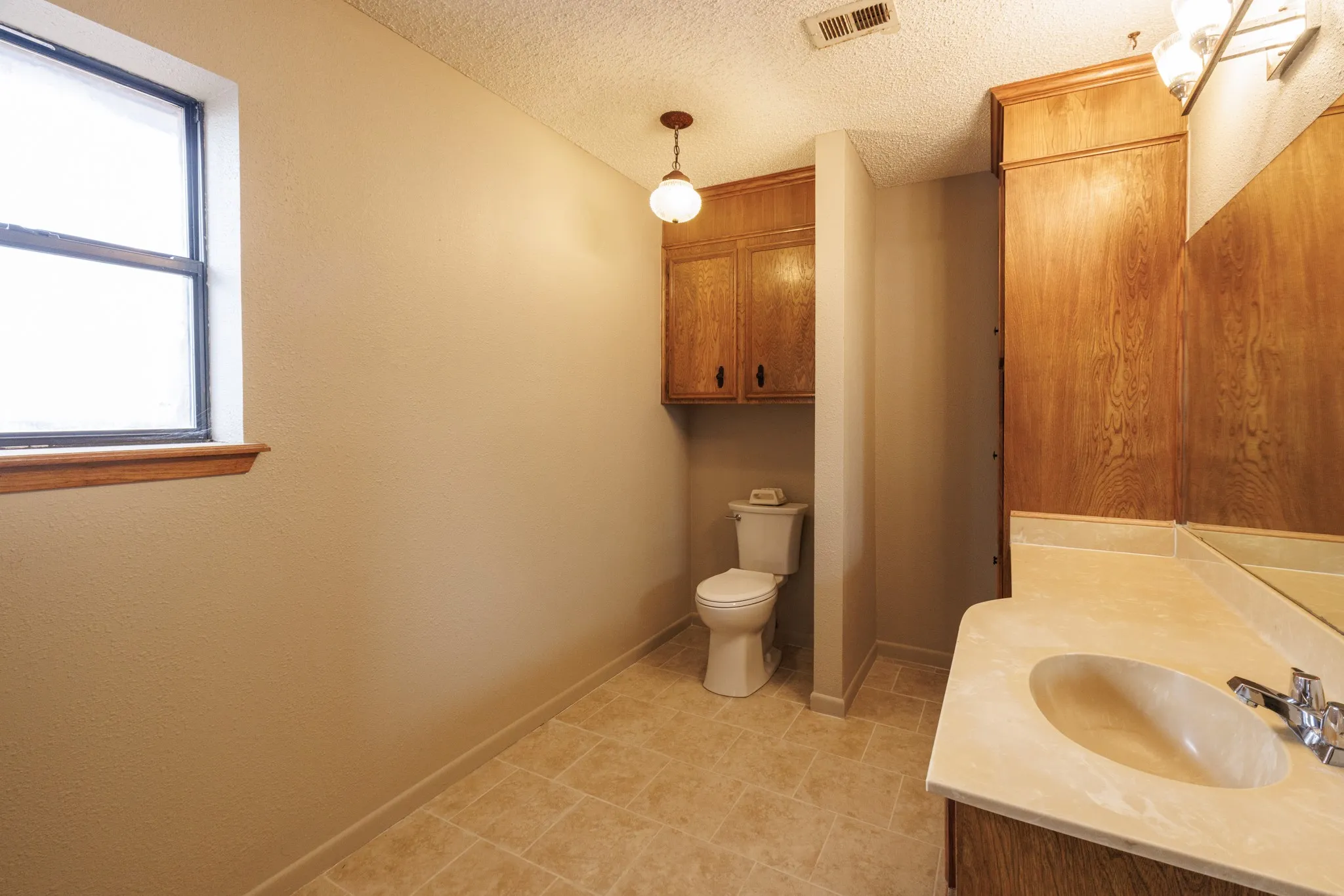 Single Family Residence For Rent in Taylor County , 4510 Pamela Drive, Abilene, Texas 79606, 3 Bedroom, 2 Bathroom, 2 Garage spaces, 1,996 Sqft, built in 1985, mls#21405872, Real Estate Agent in Abilene, Homes For Rent in Taylor county, Homes For Rent in Abilene, Realtor in Abilene Texas, Real Estate Brokerage Independent Realty Texas, Luminita Cordes Realtor