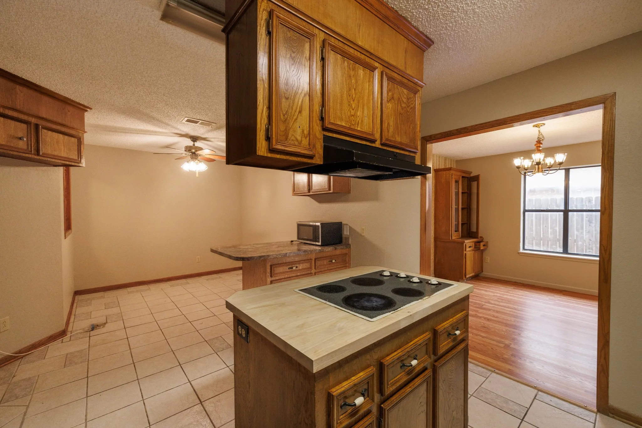 Single Family Residence For Rent in Taylor County , 4510 Pamela Drive, Abilene, Texas 79606, 3 Bedroom, 2 Bathroom, 2 Garage spaces, 1,996 Sqft, built in 1985, mls#21405872, Real Estate Agent in Abilene, Homes For Rent in Taylor county, Homes For Rent in Abilene, Realtor in Abilene Texas, Real Estate Brokerage Independent Realty Texas, Luminita Cordes Realtor