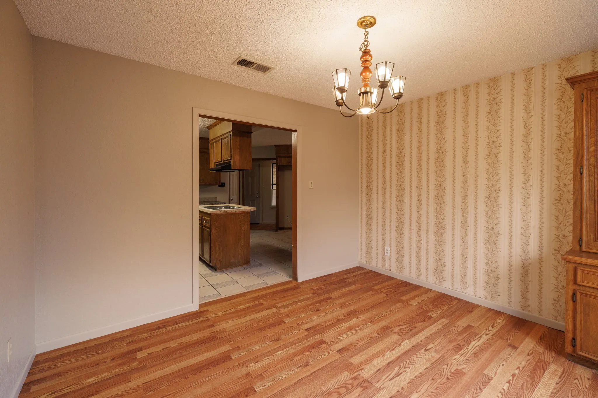 Single Family Residence For Rent in Taylor County , 4510 Pamela Drive, Abilene, Texas 79606, 3 Bedroom, 2 Bathroom, 2 Garage spaces, 1,996 Sqft, built in 1985, mls#21405872, Real Estate Agent in Abilene, Homes For Rent in Taylor county, Homes For Rent in Abilene, Realtor in Abilene Texas, Real Estate Brokerage Independent Realty Texas, Luminita Cordes Realtor