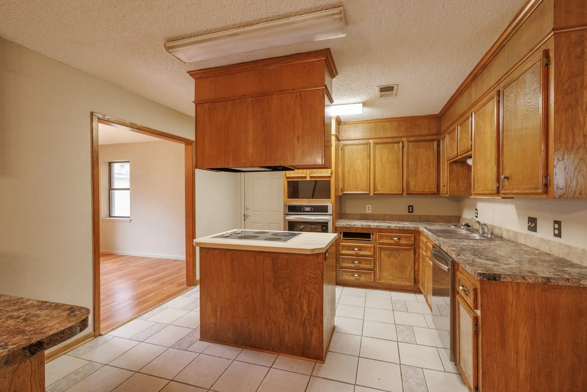 Single Family Residence For Rent in Taylor County , 4510 Pamela Drive, Abilene, Texas 79606, 3 Bedroom, 2 Bathroom, 2 Garage spaces, 1,996 Sqft, built in 1985, mls#21405872, Real Estate Agent in Abilene, Homes For Rent in Taylor county, Homes For Rent in Abilene, Realtor in Abilene Texas, Real Estate Brokerage Independent Realty Texas, Luminita Cordes Realtor