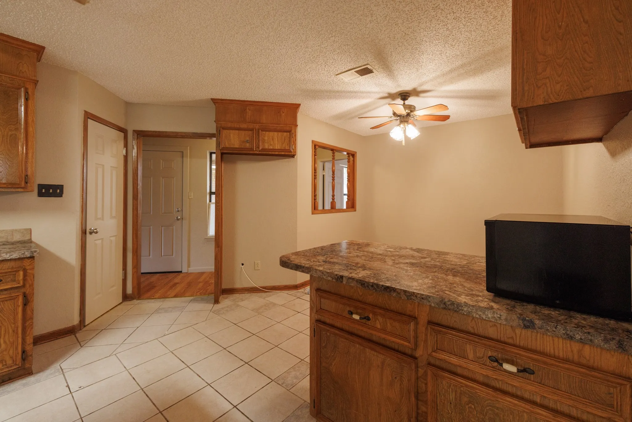 Single Family Residence For Rent in Taylor County , 4510 Pamela Drive, Abilene, Texas 79606, 3 Bedroom, 2 Bathroom, 2 Garage spaces, 1,996 Sqft, built in 1985, mls#21405872, Real Estate Agent in Abilene, Homes For Rent in Taylor county, Homes For Rent in Abilene, Realtor in Abilene Texas, Real Estate Brokerage Independent Realty Texas, Luminita Cordes Realtor