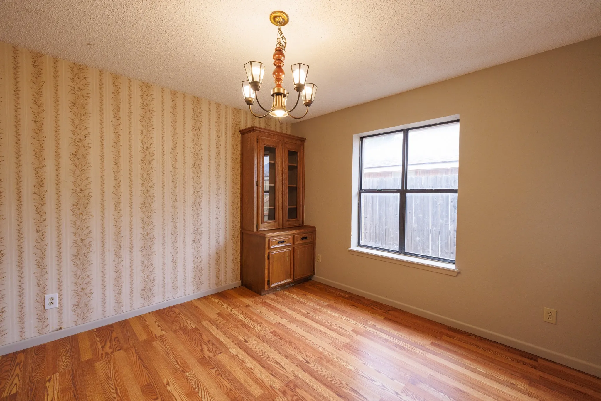 Single Family Residence For Rent in Taylor County , 4510 Pamela Drive, Abilene, Texas 79606, 3 Bedroom, 2 Bathroom, 2 Garage spaces, 1,996 Sqft, built in 1985, mls#21405872, Real Estate Agent in Abilene, Homes For Rent in Taylor county, Homes For Rent in Abilene, Realtor in Abilene Texas, Real Estate Brokerage Independent Realty Texas, Luminita Cordes Realtor