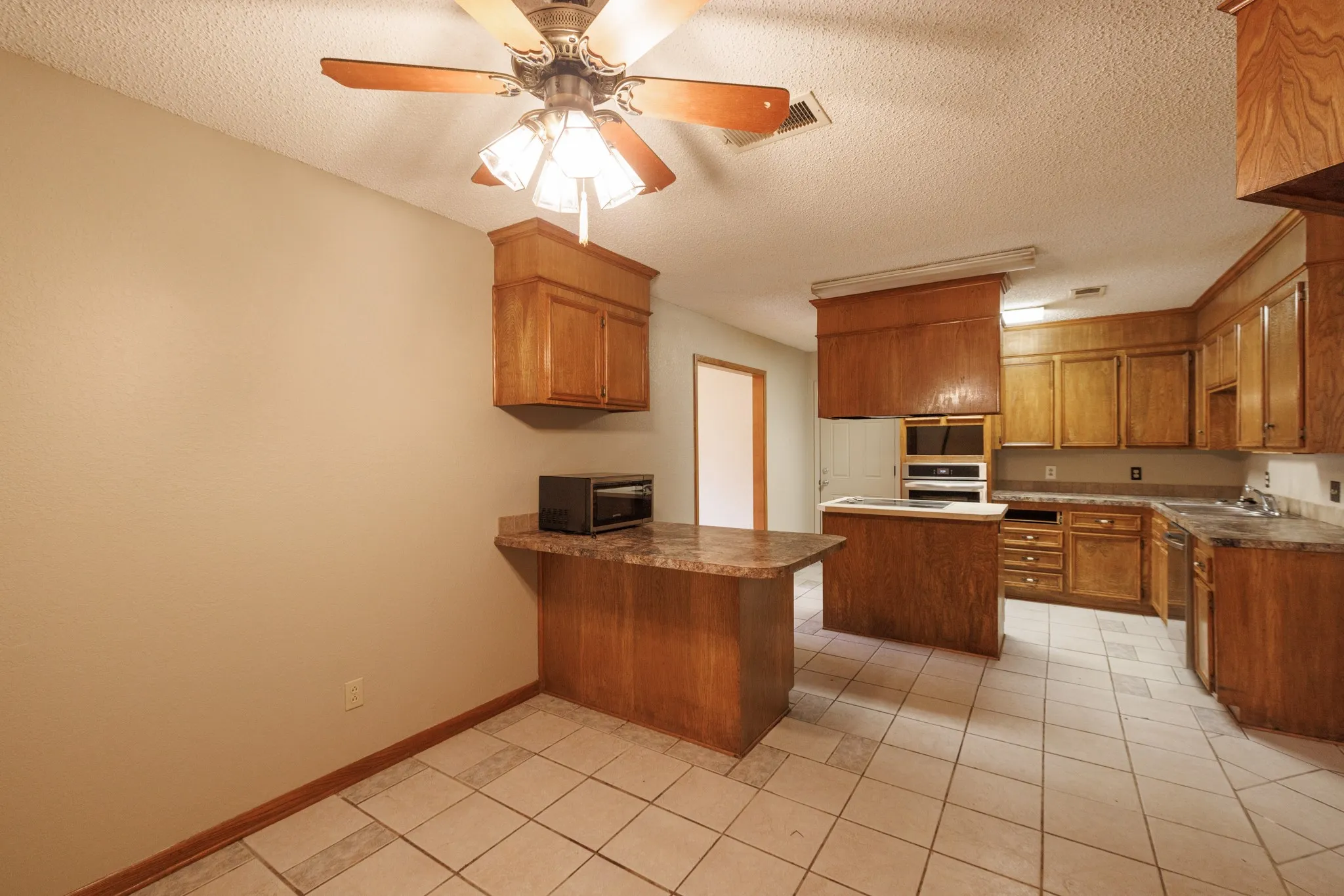 Single Family Residence For Rent in Taylor County , 4510 Pamela Drive, Abilene, Texas 79606, 3 Bedroom, 2 Bathroom, 2 Garage spaces, 1,996 Sqft, built in 1985, mls#21405872, Real Estate Agent in Abilene, Homes For Rent in Taylor county, Homes For Rent in Abilene, Realtor in Abilene Texas, Real Estate Brokerage Independent Realty Texas, Luminita Cordes Realtor
