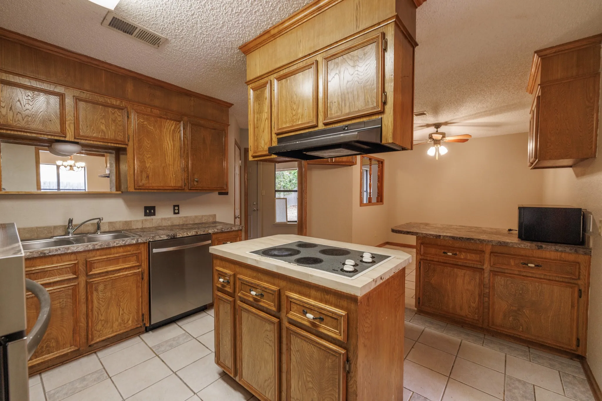 Single Family Residence For Rent in Taylor County , 4510 Pamela Drive, Abilene, Texas 79606, 3 Bedroom, 2 Bathroom, 2 Garage spaces, 1,996 Sqft, built in 1985, mls#21405872, Real Estate Agent in Abilene, Homes For Rent in Taylor county, Homes For Rent in Abilene, Realtor in Abilene Texas, Real Estate Brokerage Independent Realty Texas, Luminita Cordes Realtor