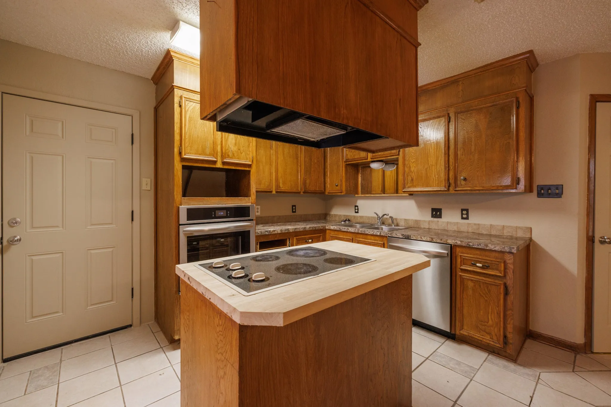 Single Family Residence For Rent in Taylor County , 4510 Pamela Drive, Abilene, Texas 79606, 3 Bedroom, 2 Bathroom, 2 Garage spaces, 1,996 Sqft, built in 1985, mls#21405872, Real Estate Agent in Abilene, Homes For Rent in Taylor county, Homes For Rent in Abilene, Realtor in Abilene Texas, Real Estate Brokerage Independent Realty Texas, Luminita Cordes Realtor