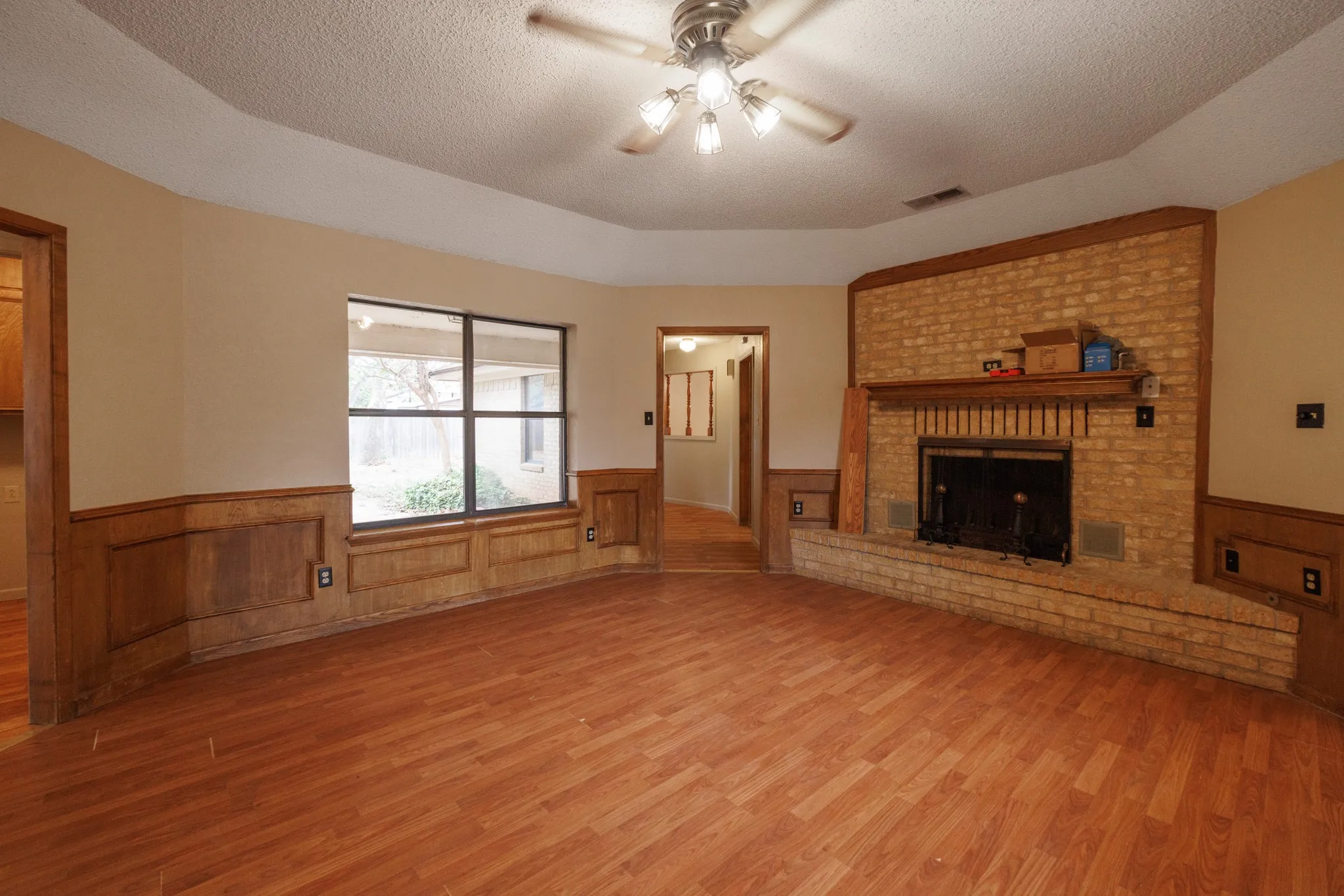 Single Family Residence For Rent in Taylor County , 4510 Pamela Drive, Abilene, Texas 79606, 3 Bedroom, 2 Bathroom, 2 Garage spaces, 1,996 Sqft, built in 1985, mls#21405872, Real Estate Agent in Abilene, Homes For Rent in Taylor county, Homes For Rent in Abilene, Realtor in Abilene Texas, Real Estate Brokerage Independent Realty Texas, Luminita Cordes Realtor