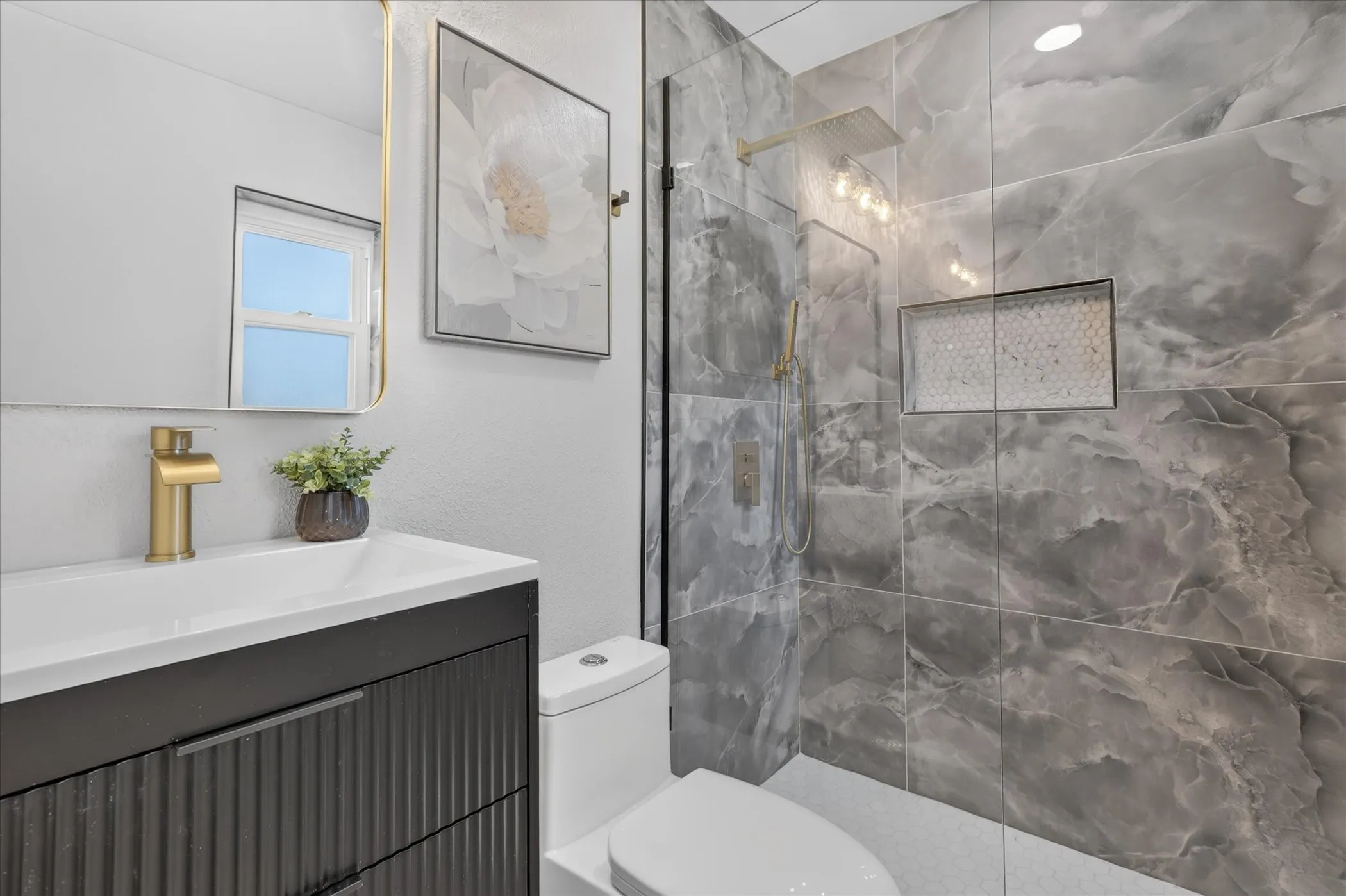 Single Family Residence For Sale in Tarrant County , 237 E Malone Avenue, Crowley, Texas 76036, 3 Bedroom, 2 Bathroom, 2 Garage spaces, 1,325 Sqft, built in 1972, mls#21406003, Real Estate Agent in Crowley, Homes For Sale in Tarrant county, Homes For Sale in Crowley, Realtor in Crowley Texas, Real Estate Brokerage Independent Realty Texas, Luminita Cordes Realtor