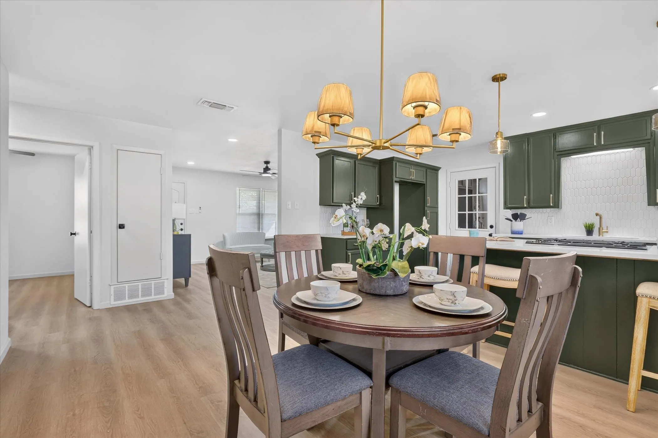 Single Family Residence For Sale in Tarrant County , 237 E Malone Avenue, Crowley, Texas 76036, 3 Bedroom, 2 Bathroom, 2 Garage spaces, 1,325 Sqft, built in 1972, mls#21406003, Real Estate Agent in Crowley, Homes For Sale in Tarrant county, Homes For Sale in Crowley, Realtor in Crowley Texas, Real Estate Brokerage Independent Realty Texas, Luminita Cordes Realtor