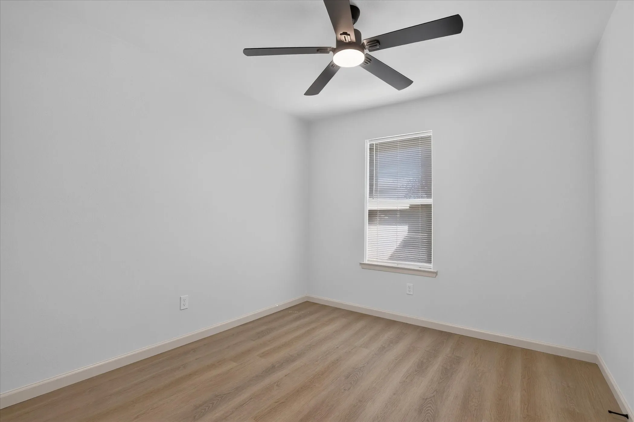 Single Family Residence For Sale in Tarrant County , 237 E Malone Avenue, Crowley, Texas 76036, 3 Bedroom, 2 Bathroom, 2 Garage spaces, 1,325 Sqft, built in 1972, mls#21406003, Real Estate Agent in Crowley, Homes For Sale in Tarrant county, Homes For Sale in Crowley, Realtor in Crowley Texas, Real Estate Brokerage Independent Realty Texas, Luminita Cordes Realtor