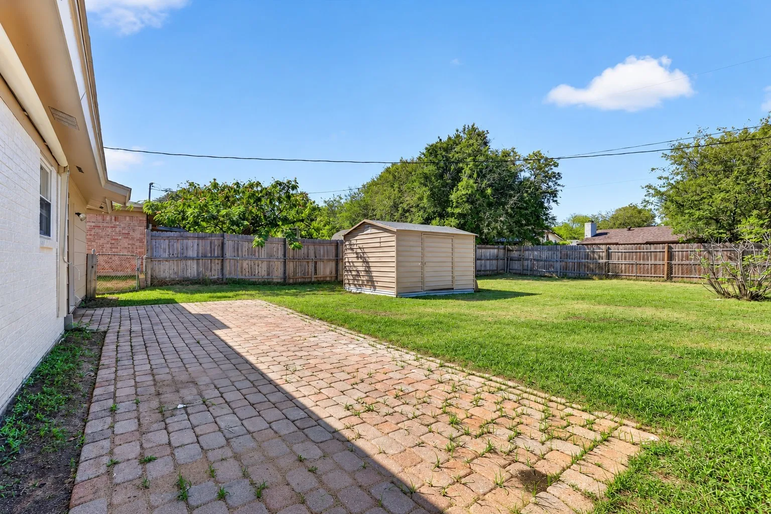 Single Family Residence For Sale in Tarrant County , 237 E Malone Avenue, Crowley, Texas 76036, 3 Bedroom, 2 Bathroom, 2 Garage spaces, 1,325 Sqft, built in 1972, mls#21406003, Real Estate Agent in Crowley, Homes For Sale in Tarrant county, Homes For Sale in Crowley, Realtor in Crowley Texas, Real Estate Brokerage Independent Realty Texas, Luminita Cordes Realtor
