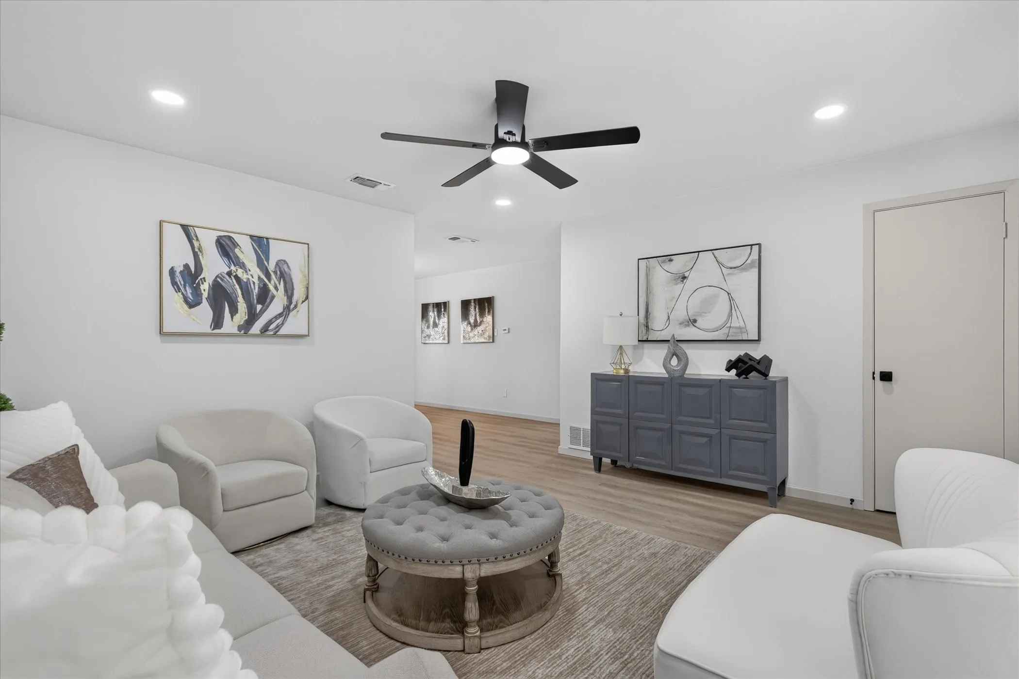 Single Family Residence For Sale in Tarrant County , 237 E Malone Avenue, Crowley, Texas 76036, 3 Bedroom, 2 Bathroom, 2 Garage spaces, 1,325 Sqft, built in 1972, mls#21406003, Real Estate Agent in Crowley, Homes For Sale in Tarrant county, Homes For Sale in Crowley, Realtor in Crowley Texas, Real Estate Brokerage Independent Realty Texas, Luminita Cordes Realtor