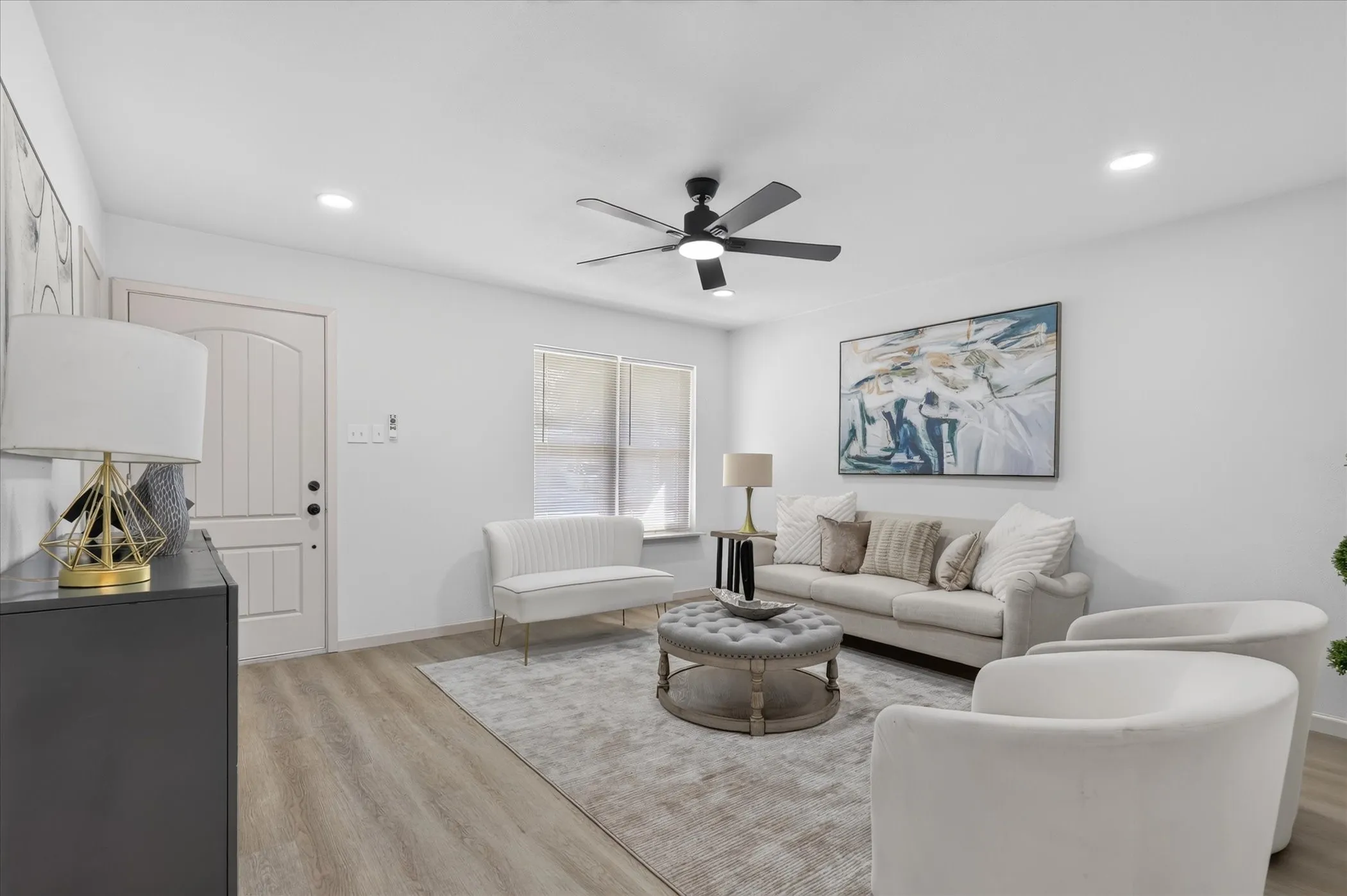 Single Family Residence For Sale in Tarrant County , 237 E Malone Avenue, Crowley, Texas 76036, 3 Bedroom, 2 Bathroom, 2 Garage spaces, 1,325 Sqft, built in 1972, mls#21406003, Real Estate Agent in Crowley, Homes For Sale in Tarrant county, Homes For Sale in Crowley, Realtor in Crowley Texas, Real Estate Brokerage Independent Realty Texas, Luminita Cordes Realtor