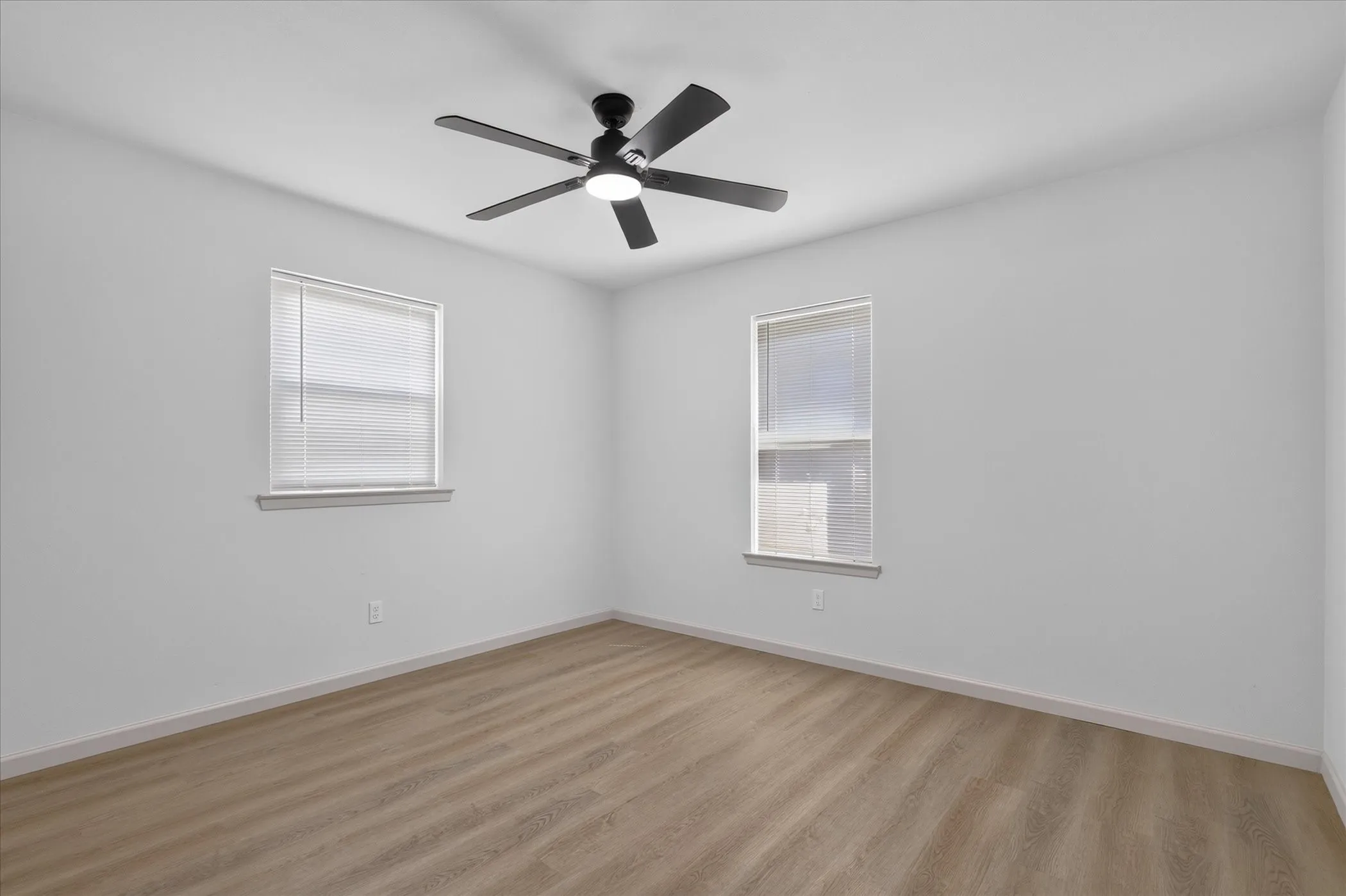 Single Family Residence For Sale in Tarrant County , 237 E Malone Avenue, Crowley, Texas 76036, 3 Bedroom, 2 Bathroom, 2 Garage spaces, 1,325 Sqft, built in 1972, mls#21406003, Real Estate Agent in Crowley, Homes For Sale in Tarrant county, Homes For Sale in Crowley, Realtor in Crowley Texas, Real Estate Brokerage Independent Realty Texas, Luminita Cordes Realtor