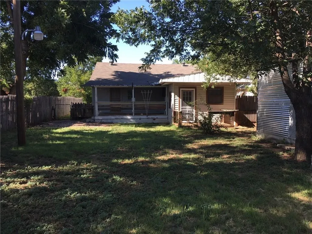 Single Family Residence For Rent in Taylor County , 5565 Antilley Road, Abilene, Texas 79606, 2 Bedroom, 2 Bathroom, Garage spaces, 1,376 Sqft, built in 1940, mls#21401962, Real Estate Agent in Abilene, Homes For Rent in Taylor county, Homes For Rent in Abilene, Realtor in Abilene Texas, Real Estate Brokerage Independent Realty Texas, Luminita Cordes Realtor