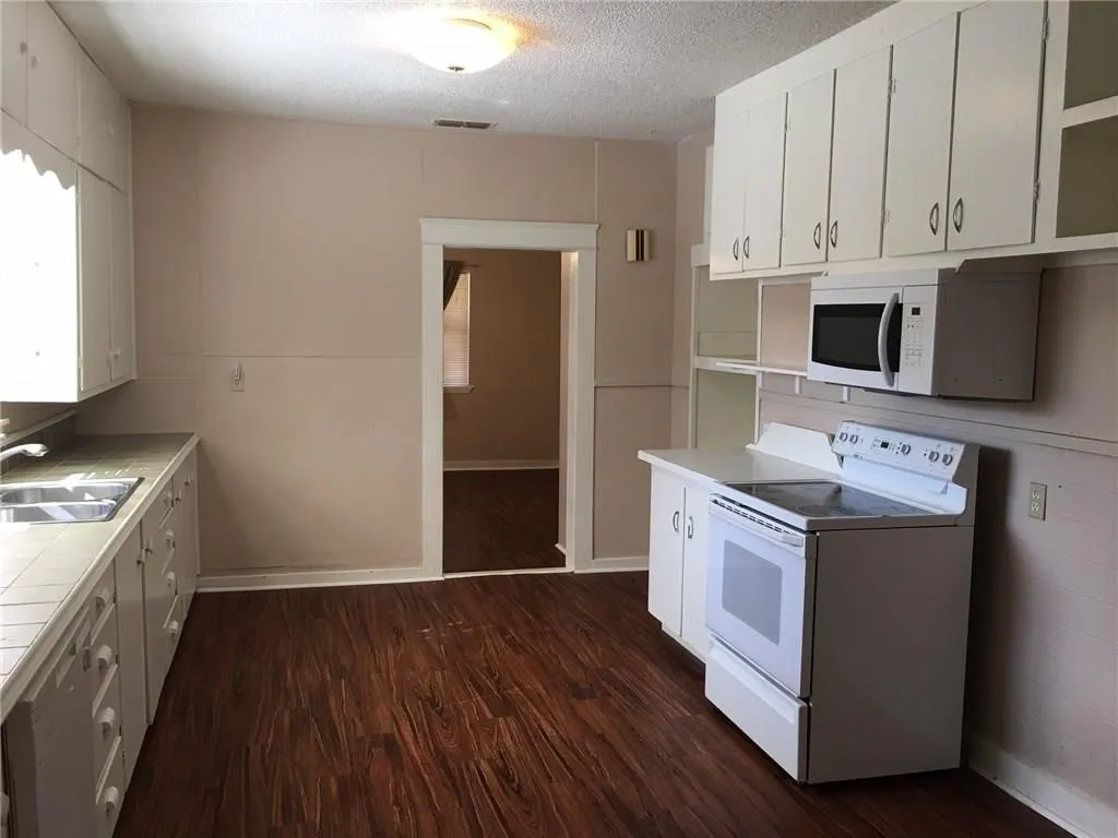 Single Family Residence For Rent in Taylor County , 5565 Antilley Road, Abilene, Texas 79606, 2 Bedroom, 2 Bathroom, Garage spaces, 1,376 Sqft, built in 1940, mls#21401962, Real Estate Agent in Abilene, Homes For Rent in Taylor county, Homes For Rent in Abilene, Realtor in Abilene Texas, Real Estate Brokerage Independent Realty Texas, Luminita Cordes Realtor