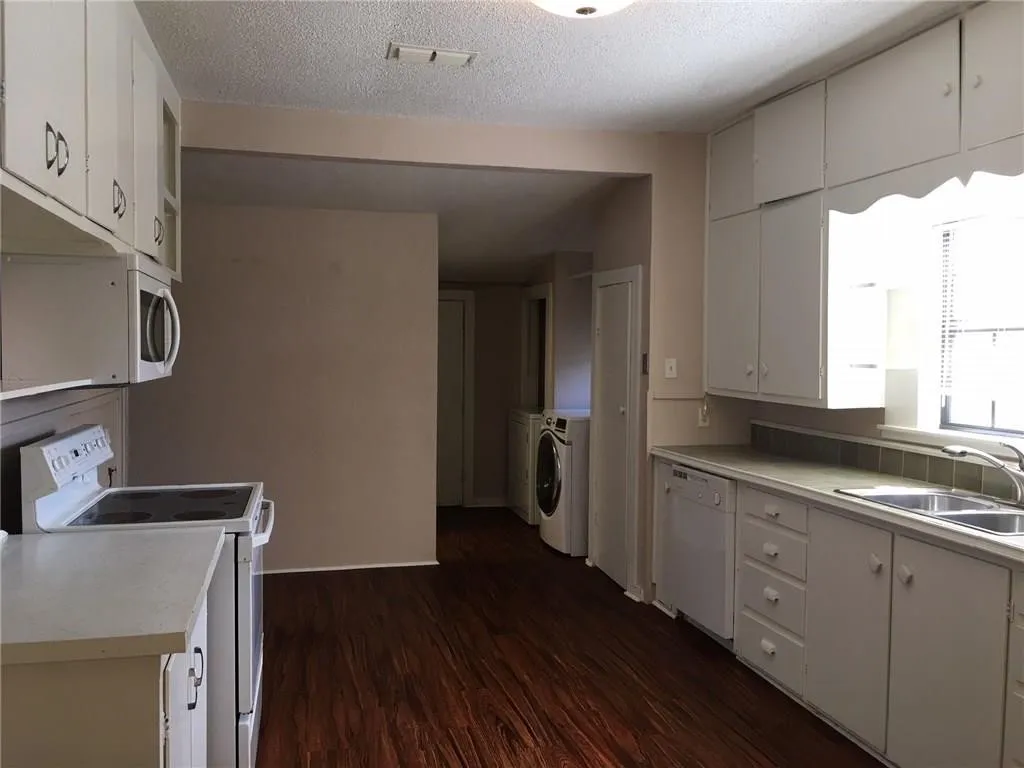 Single Family Residence For Rent in Taylor County , 5565 Antilley Road, Abilene, Texas 79606, 2 Bedroom, 2 Bathroom, Garage spaces, 1,376 Sqft, built in 1940, mls#21401962, Real Estate Agent in Abilene, Homes For Rent in Taylor county, Homes For Rent in Abilene, Realtor in Abilene Texas, Real Estate Brokerage Independent Realty Texas, Luminita Cordes Realtor