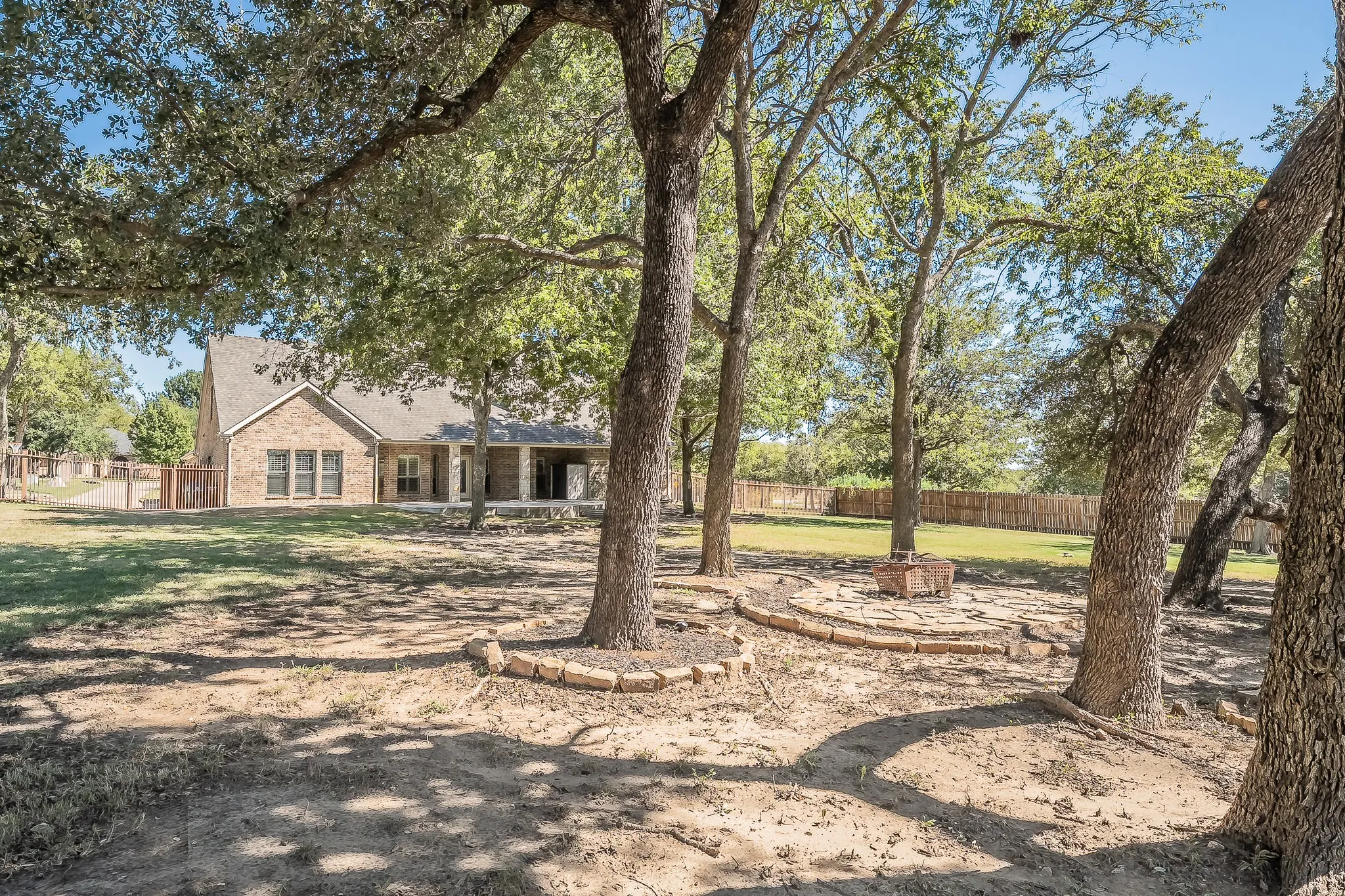 Single Family Residence For Sale in Parker County , 155 N Star Crossing Lane, Weatherford, Texas 76088, 4 Bedroom, 3 Bathroom, 2 Garage spaces, 2,816 Sqft, built in 2005, mls#21405642, Real Estate Agent in Weatherford, Homes For Sale in Parker county, Homes For Sale in Weatherford, Realtor in Weatherford Texas, Real Estate Brokerage Independent Realty Texas, Luminita Cordes Realtor