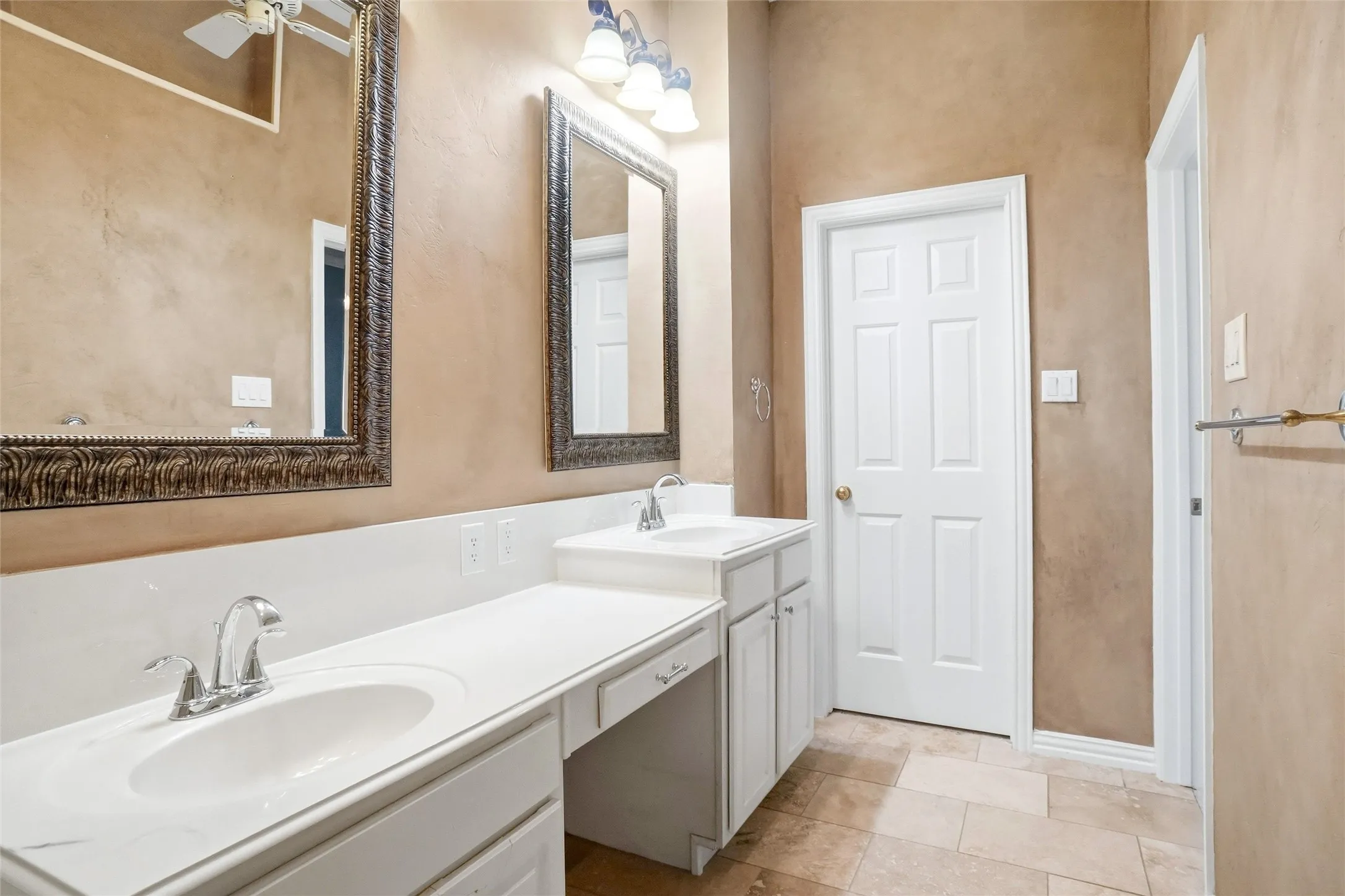 Condominium For Sale in Collin County , 18240 Midway Road 1602, Dallas, Texas 75287, 3 Bedroom, 3 Bathroom, 2 Garage spaces, 1,593 Sqft, built in 1996, mls#21405380, Real Estate Agent in Dallas, Homes For Sale in Collin county, Homes For Sale in Dallas, Realtor in Dallas Texas, Real Estate Brokerage Independent Realty Texas, Luminita Cordes Realtor