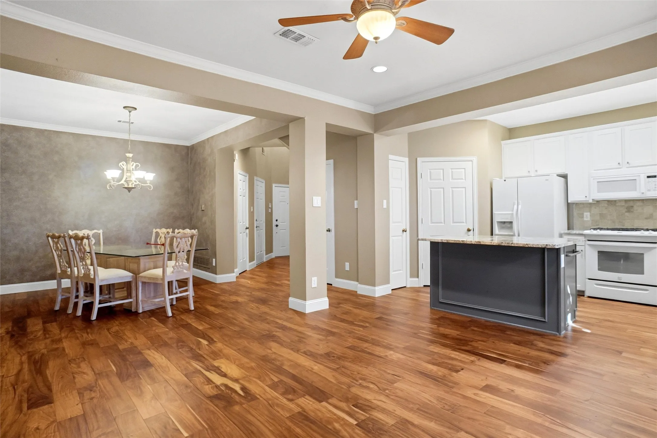 Condominium For Sale in Collin County , 18240 Midway Road 1602, Dallas, Texas 75287, 3 Bedroom, 3 Bathroom, 2 Garage spaces, 1,593 Sqft, built in 1996, mls#21405380, Real Estate Agent in Dallas, Homes For Sale in Collin county, Homes For Sale in Dallas, Realtor in Dallas Texas, Real Estate Brokerage Independent Realty Texas, Luminita Cordes Realtor