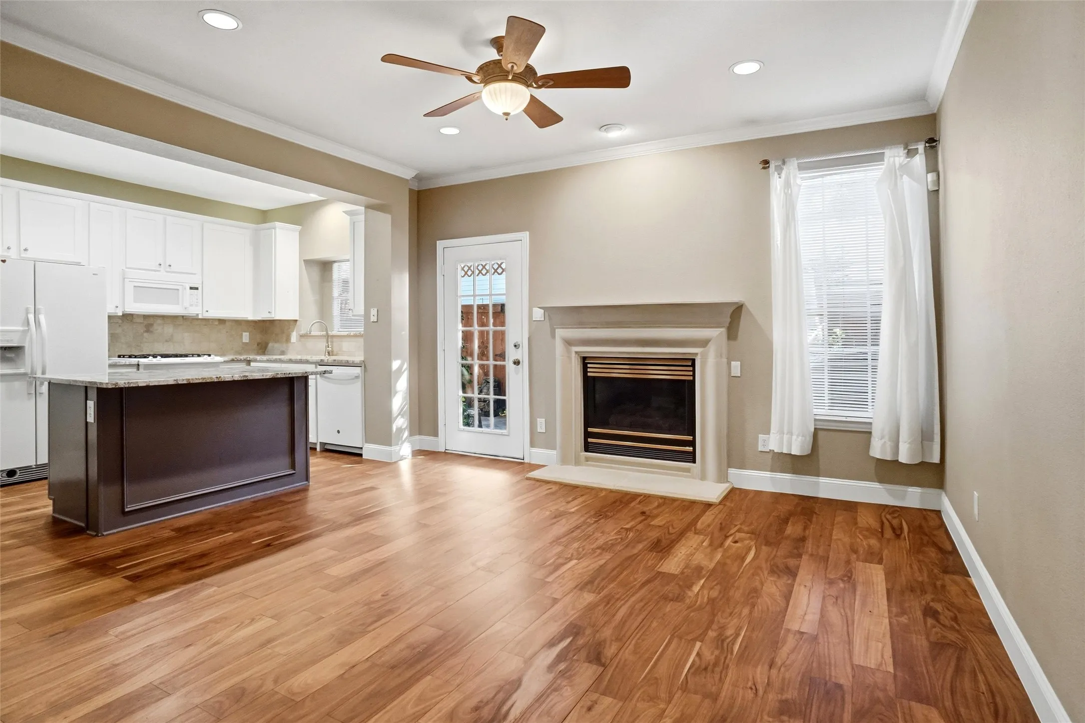 Condominium For Sale in Collin County , 18240 Midway Road 1602, Dallas, Texas 75287, 3 Bedroom, 3 Bathroom, 2 Garage spaces, 1,593 Sqft, built in 1996, mls#21405380, Real Estate Agent in Dallas, Homes For Sale in Collin county, Homes For Sale in Dallas, Realtor in Dallas Texas, Real Estate Brokerage Independent Realty Texas, Luminita Cordes Realtor