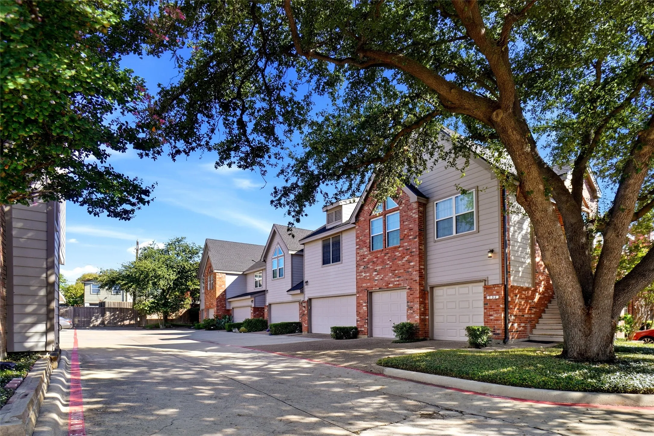 Condominium For Sale in Collin County , 18240 Midway Road 1602, Dallas, Texas 75287, 3 Bedroom, 3 Bathroom, 2 Garage spaces, 1,593 Sqft, built in 1996, mls#21405380, Real Estate Agent in Dallas, Homes For Sale in Collin county, Homes For Sale in Dallas, Realtor in Dallas Texas, Real Estate Brokerage Independent Realty Texas, Luminita Cordes Realtor