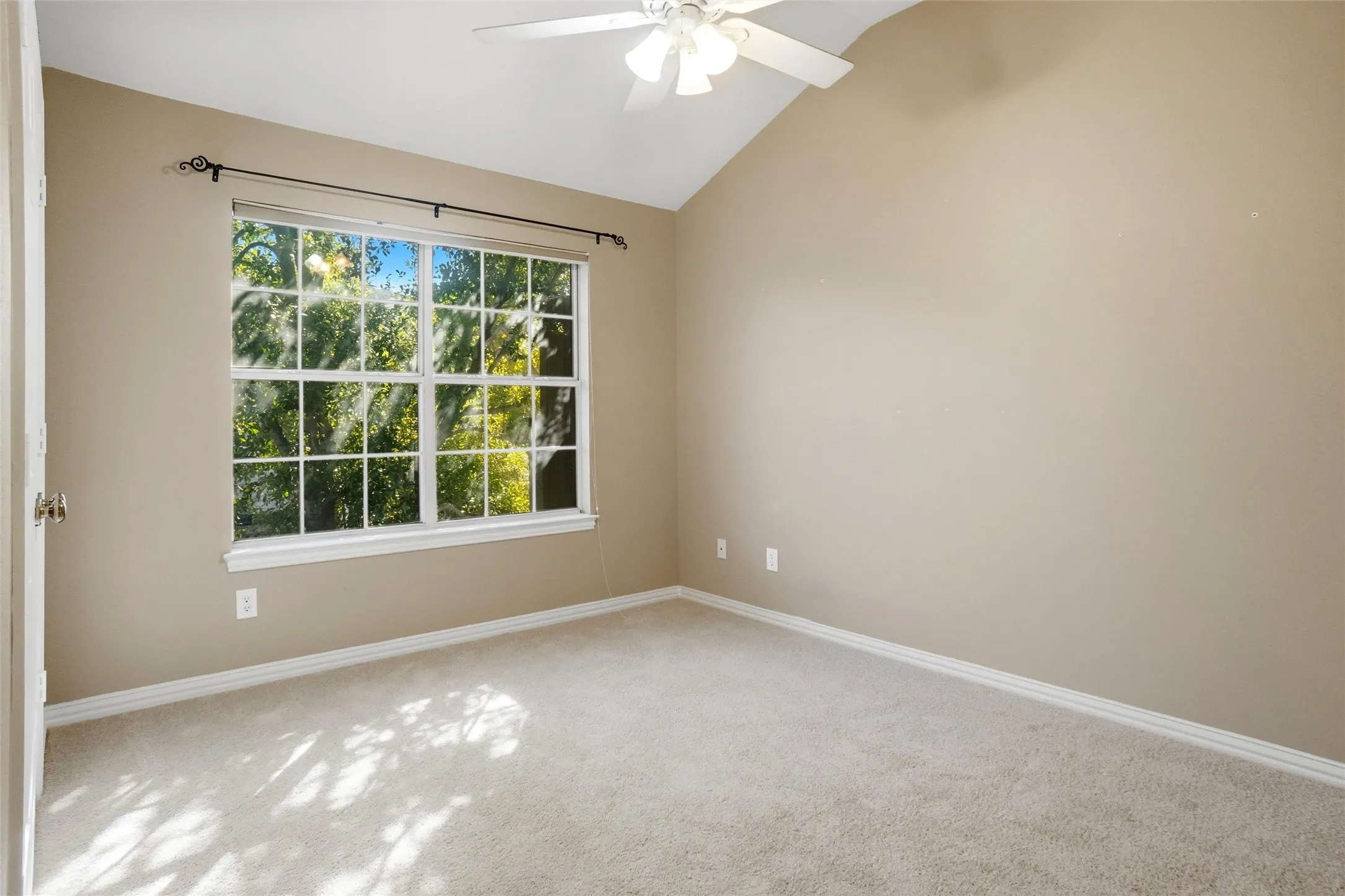 Condominium For Sale in Collin County , 18240 Midway Road 1602, Dallas, Texas 75287, 3 Bedroom, 3 Bathroom, 2 Garage spaces, 1,593 Sqft, built in 1996, mls#21405380, Real Estate Agent in Dallas, Homes For Sale in Collin county, Homes For Sale in Dallas, Realtor in Dallas Texas, Real Estate Brokerage Independent Realty Texas, Luminita Cordes Realtor