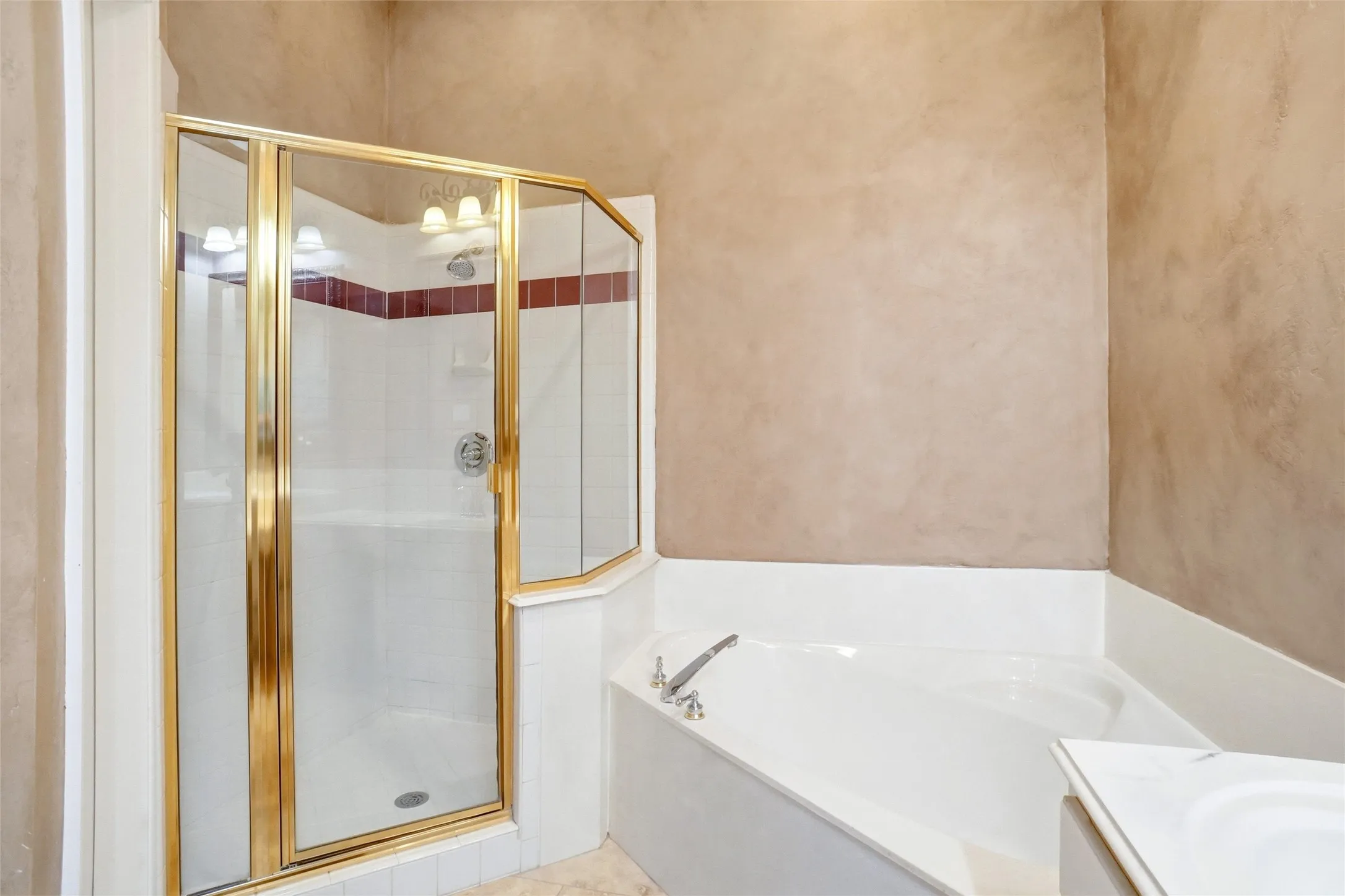 Condominium For Sale in Collin County , 18240 Midway Road 1602, Dallas, Texas 75287, 3 Bedroom, 3 Bathroom, 2 Garage spaces, 1,593 Sqft, built in 1996, mls#21405380, Real Estate Agent in Dallas, Homes For Sale in Collin county, Homes For Sale in Dallas, Realtor in Dallas Texas, Real Estate Brokerage Independent Realty Texas, Luminita Cordes Realtor