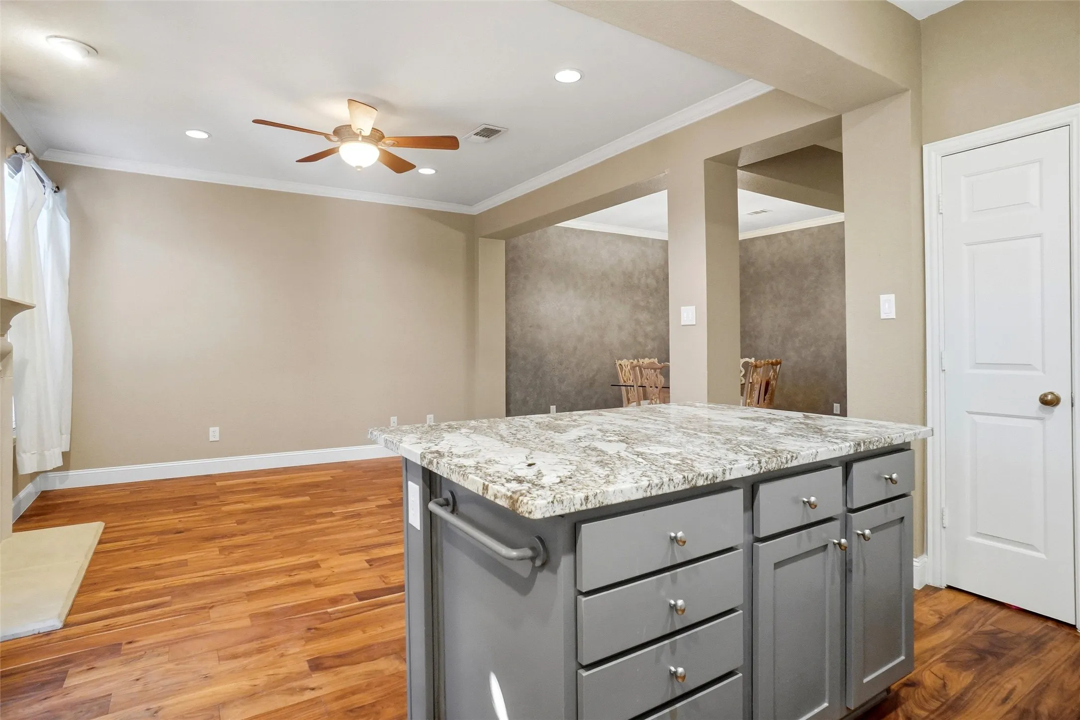 Condominium For Sale in Collin County , 18240 Midway Road 1602, Dallas, Texas 75287, 3 Bedroom, 3 Bathroom, 2 Garage spaces, 1,593 Sqft, built in 1996, mls#21405380, Real Estate Agent in Dallas, Homes For Sale in Collin county, Homes For Sale in Dallas, Realtor in Dallas Texas, Real Estate Brokerage Independent Realty Texas, Luminita Cordes Realtor