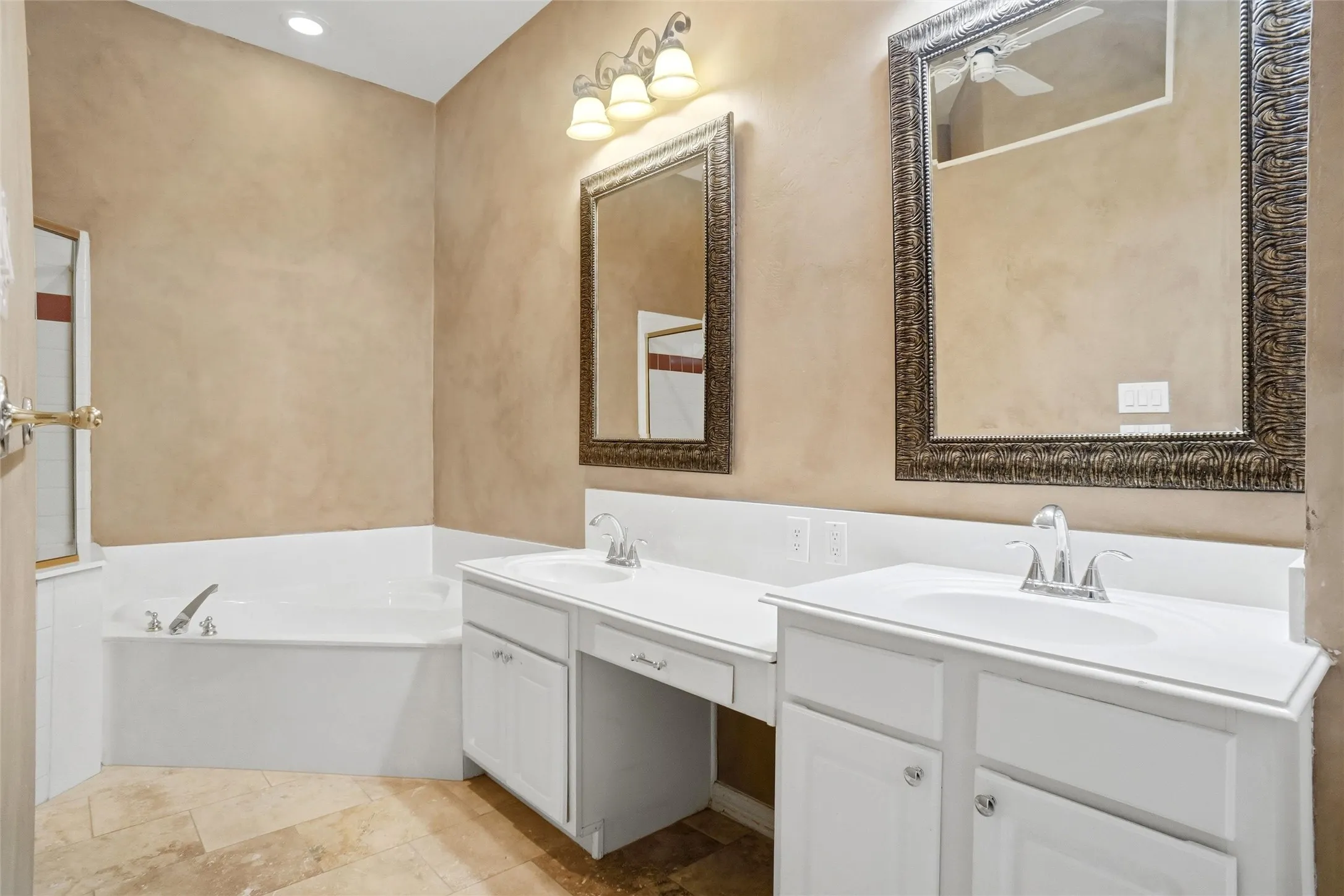 Condominium For Sale in Collin County , 18240 Midway Road 1602, Dallas, Texas 75287, 3 Bedroom, 3 Bathroom, 2 Garage spaces, 1,593 Sqft, built in 1996, mls#21405380, Real Estate Agent in Dallas, Homes For Sale in Collin county, Homes For Sale in Dallas, Realtor in Dallas Texas, Real Estate Brokerage Independent Realty Texas, Luminita Cordes Realtor